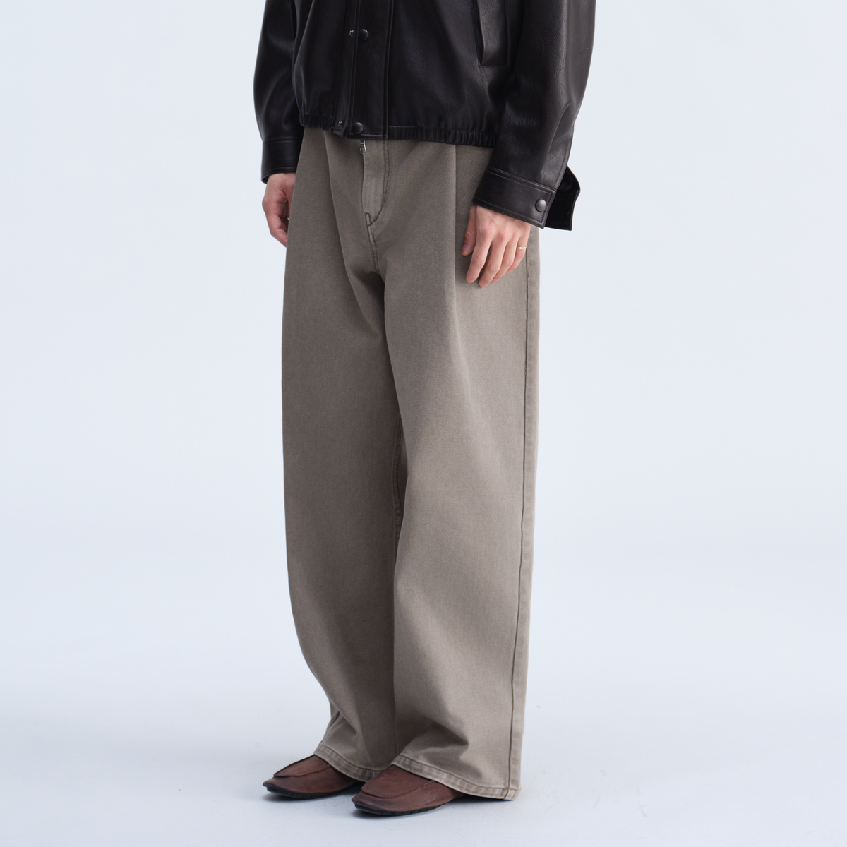 OPICLOTH Washed Pleated Tapered Jeans