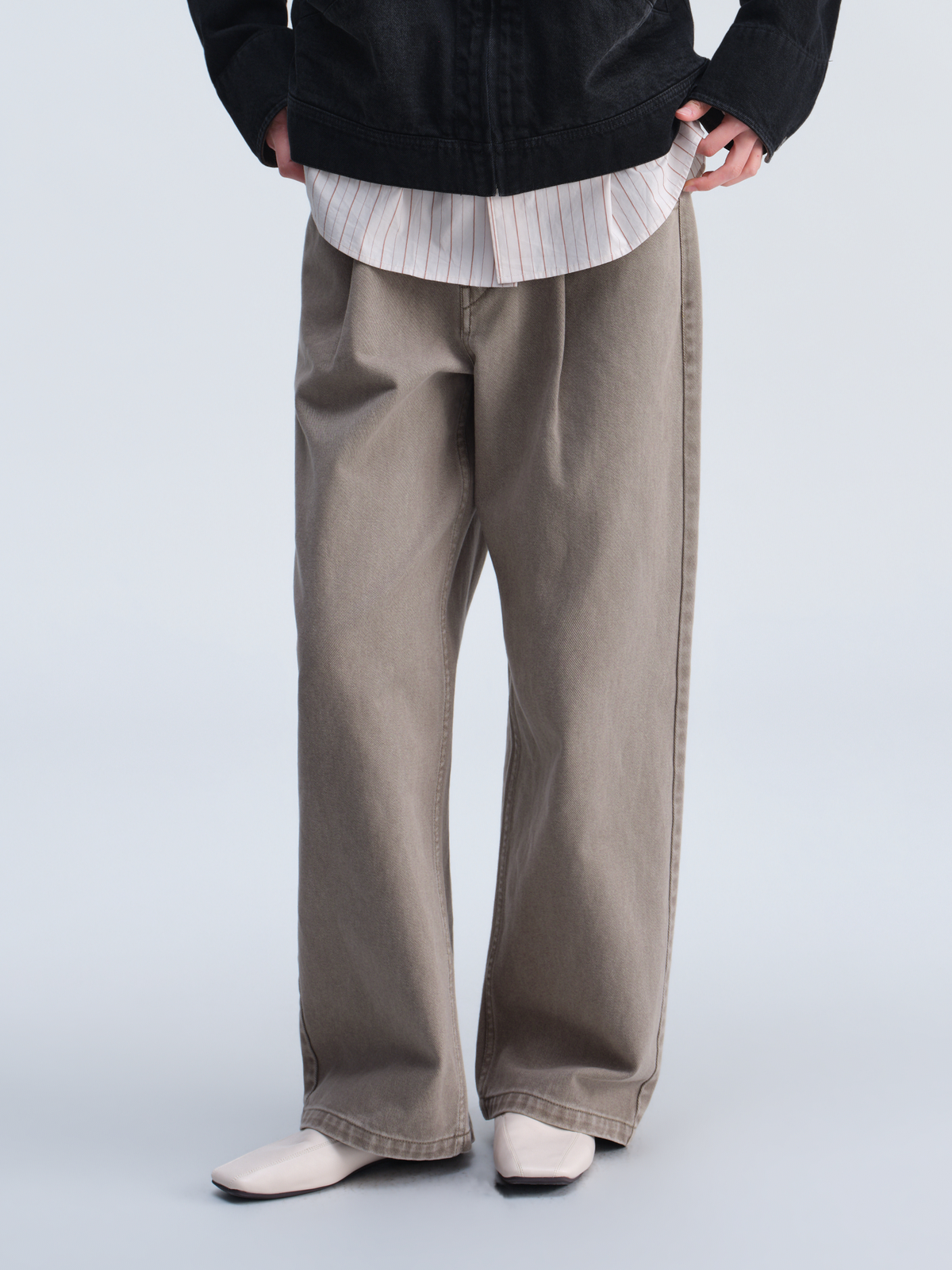 OPICLOTH Washed Pleated Tapered Jeans