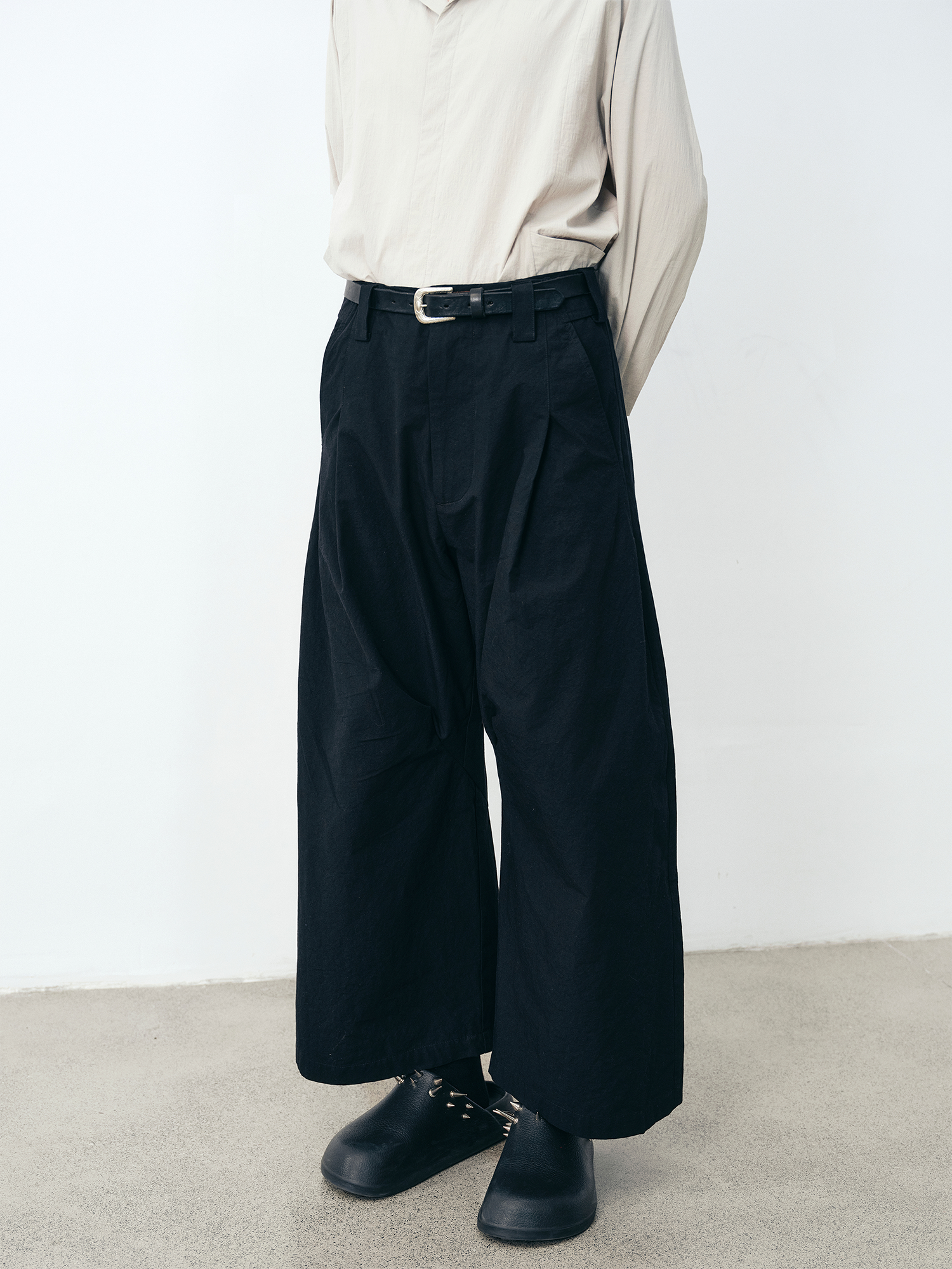 GRAINMUSTARD Pleated Wide-Leg Curved Cropped Pants, premium urban and streetwear designers apparel on PROJECTISR.com, GRAINMUSTARD