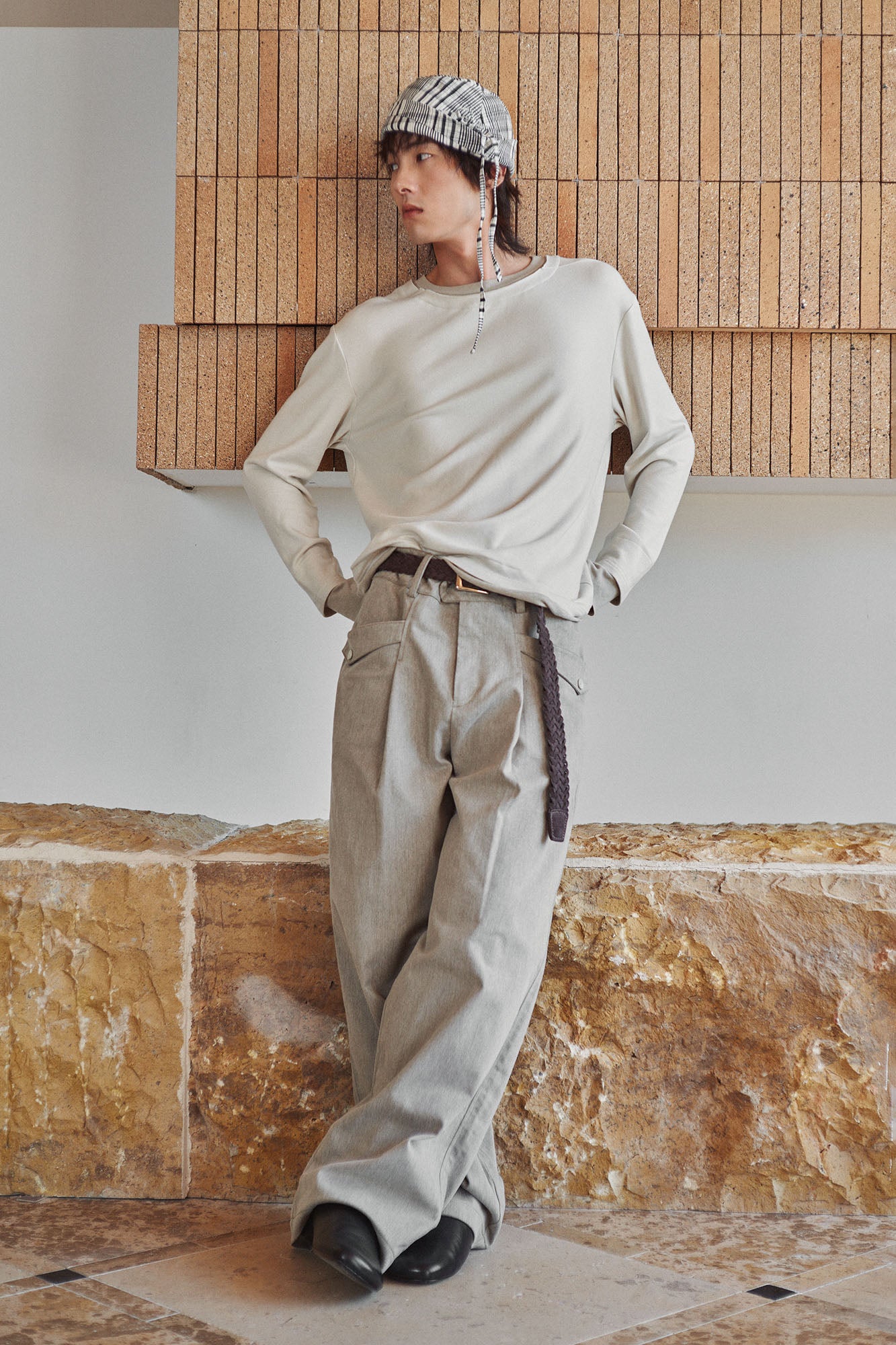 GONGHE REPUB Brushed Pleated Straight-Leg Trousers