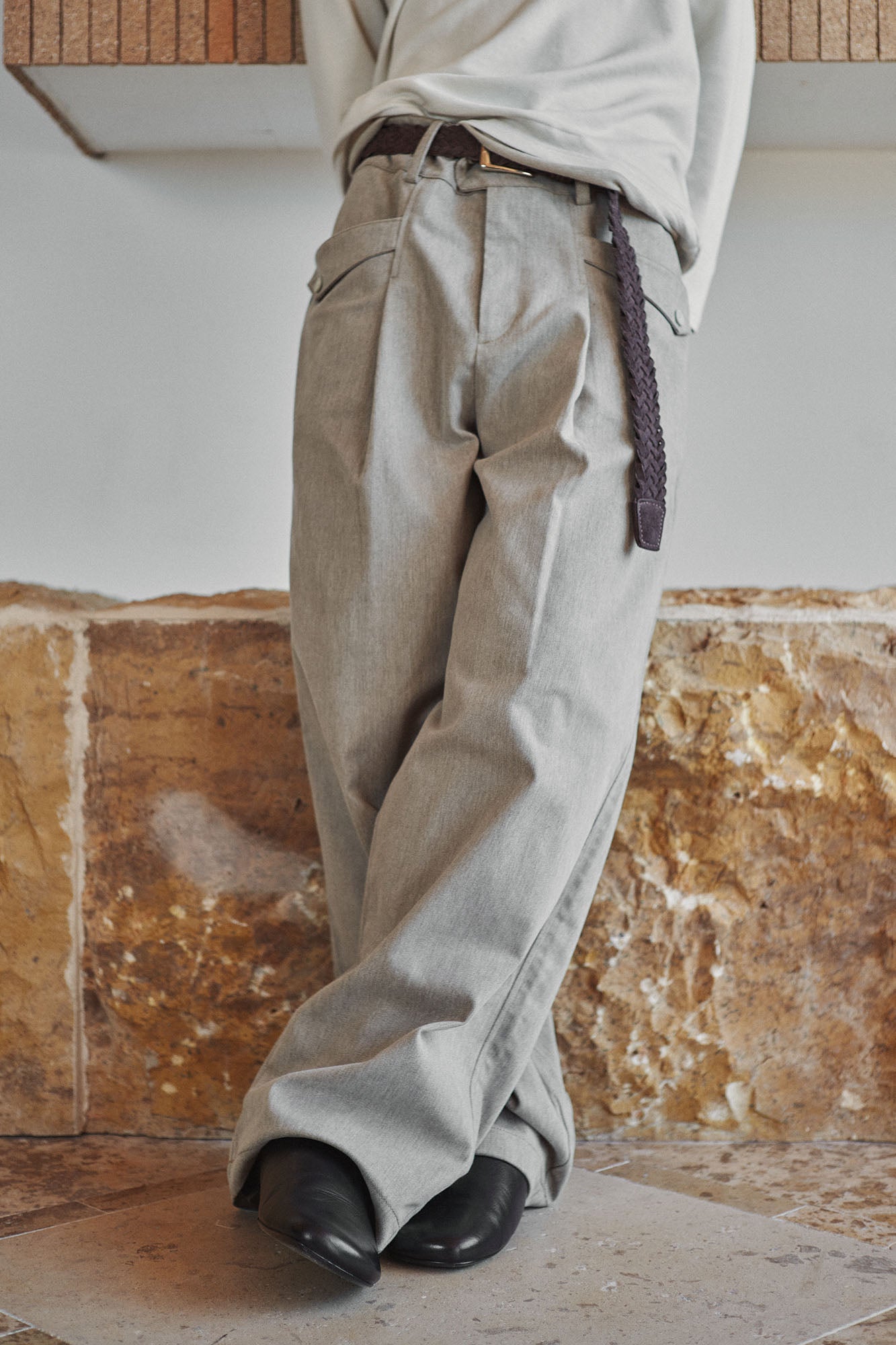 GONGHE REPUB Brushed Pleated Straight-Leg Trousers