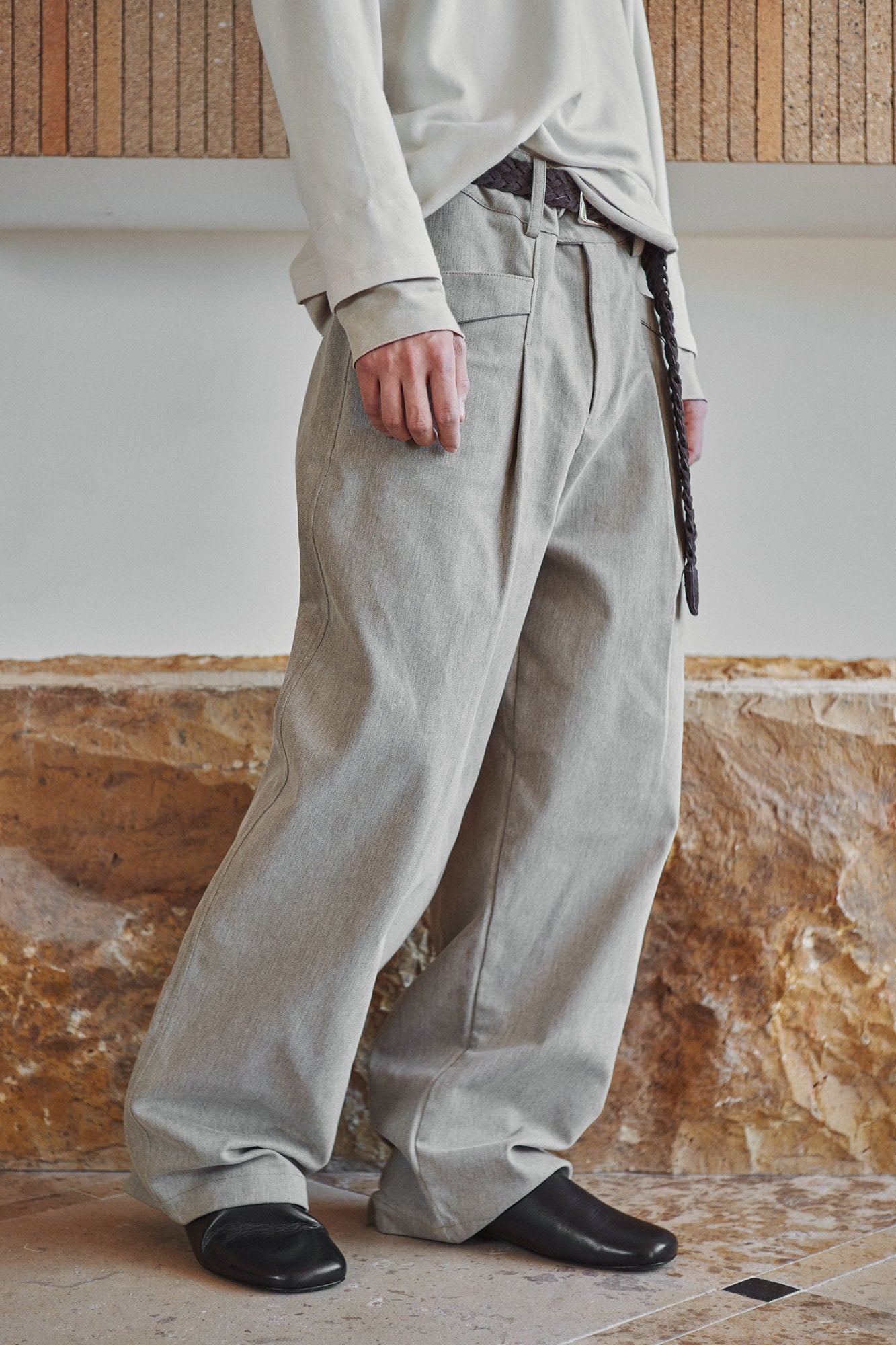 GONGHE REPUB Brushed Pleated Straight-Leg Trousers
