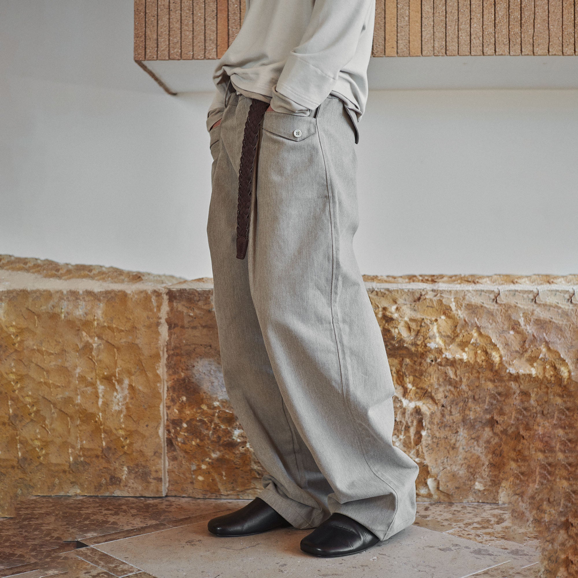 GONGHE REPUB Brushed Pleated Straight-Leg Trousers
