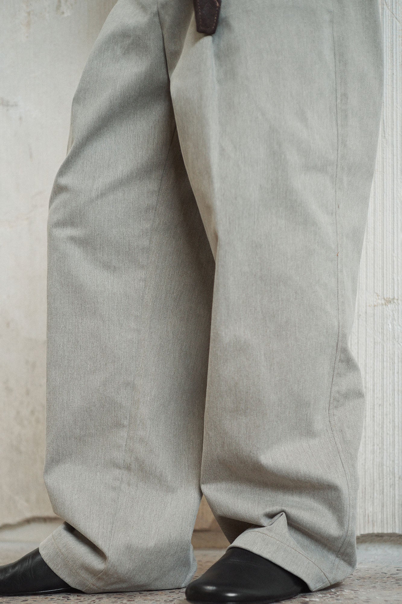 GONGHE REPUB Brushed Pleated Straight-Leg Trousers
