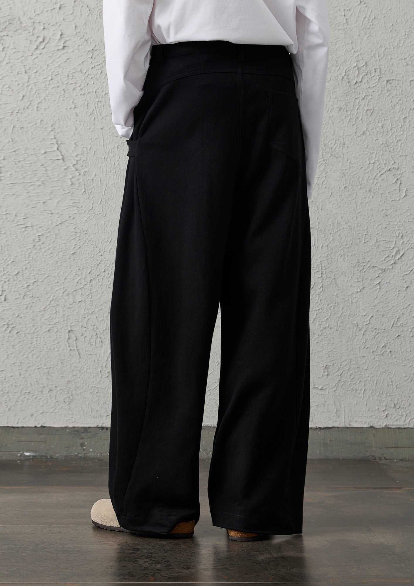 ORGANIC EMOTION Pleat Seam Curved Pants, premium urban and streetwear designers apparel on PROJECTISR.com, ORGANIC EMOTION