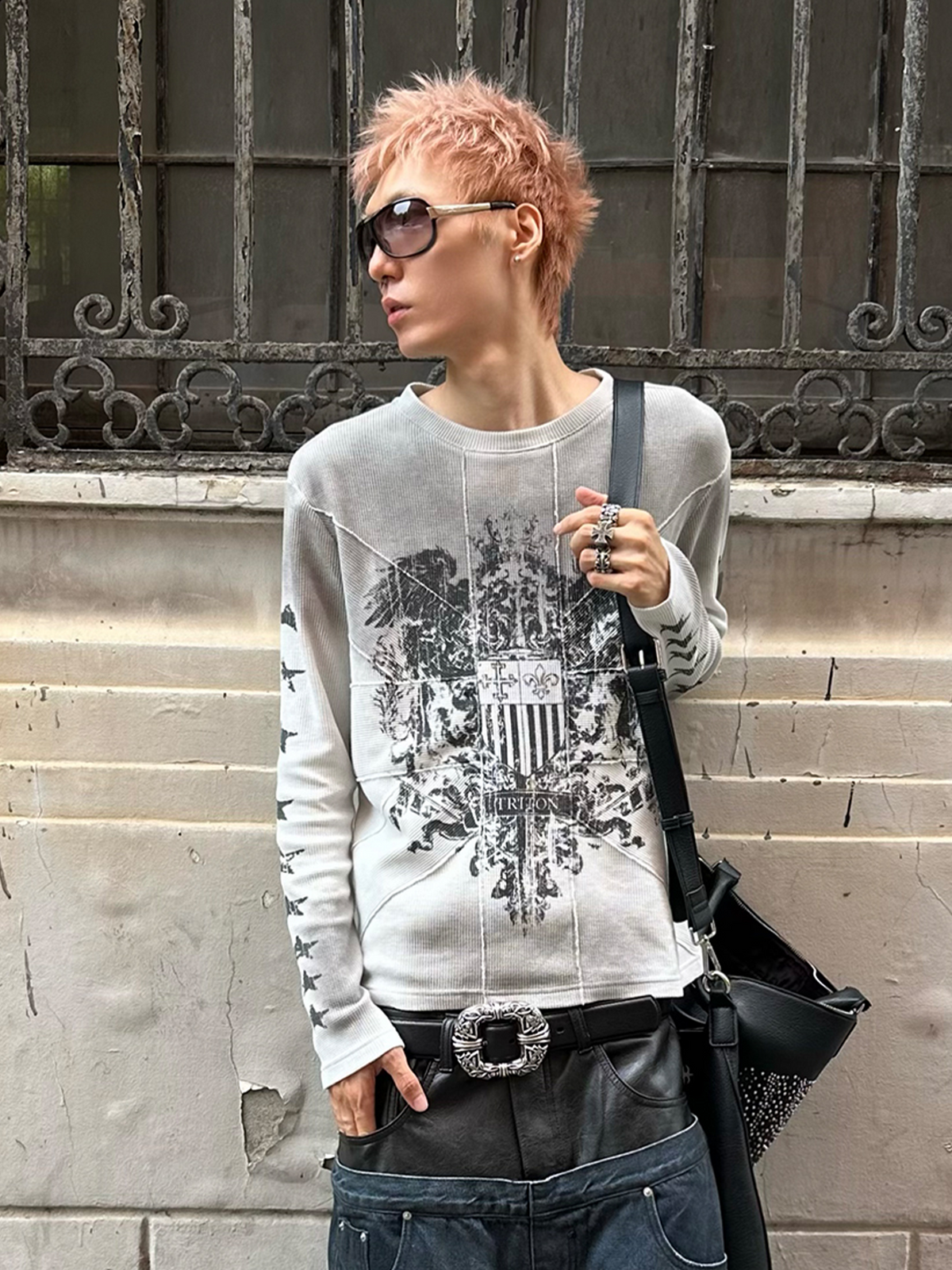 SAXGENWON Washed Graphic Frayed Long-Sleeve Tee