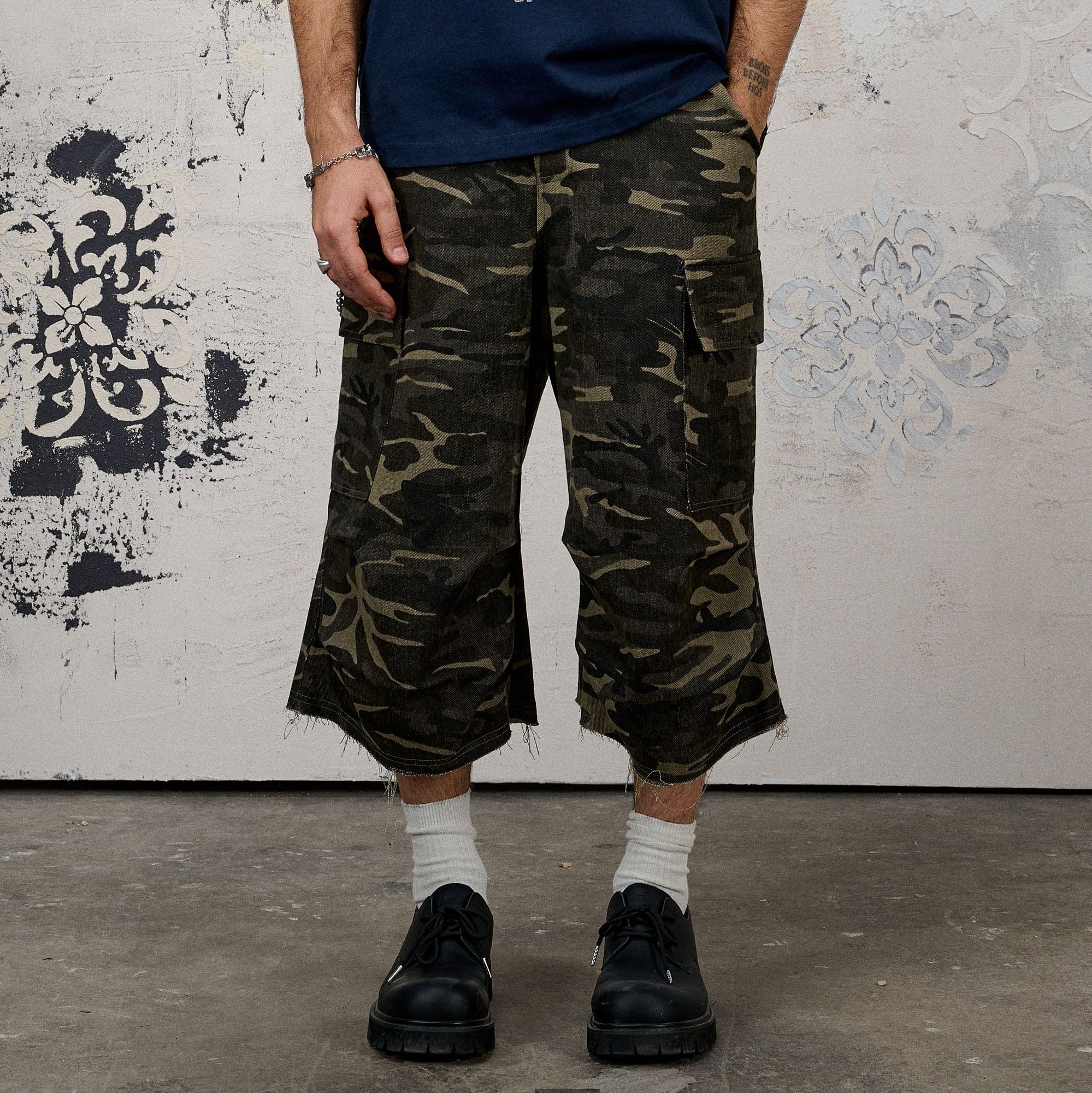 DONSMOKE Camo Multi-Pocket Raw-Edge Curved Shorts, premium urban and streetwear designers apparel on PROJECTISR.com, DONSMOKE