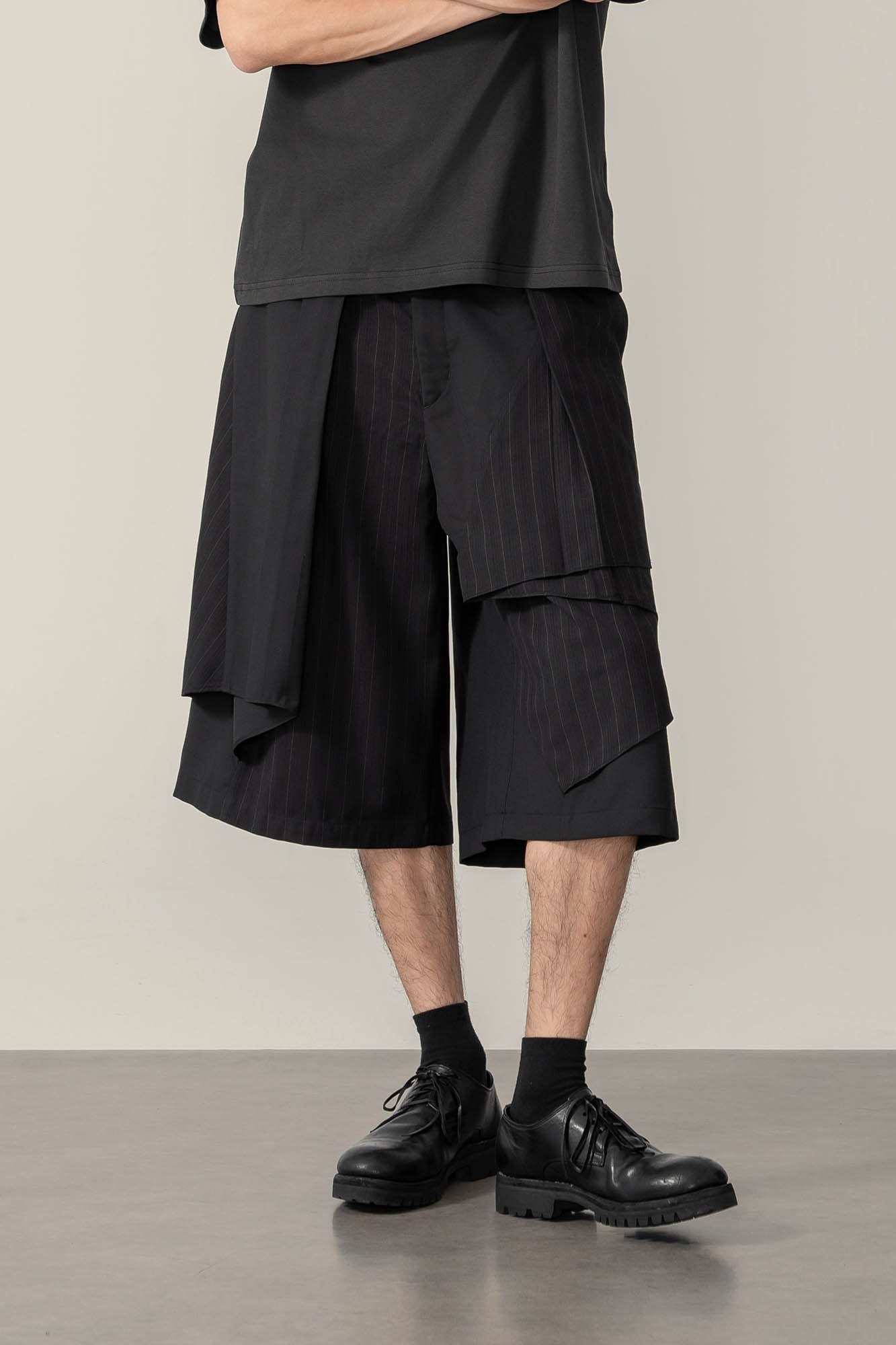 MOITIEDEPETALE Multi-Layered Pleated Pinstriped Shorts