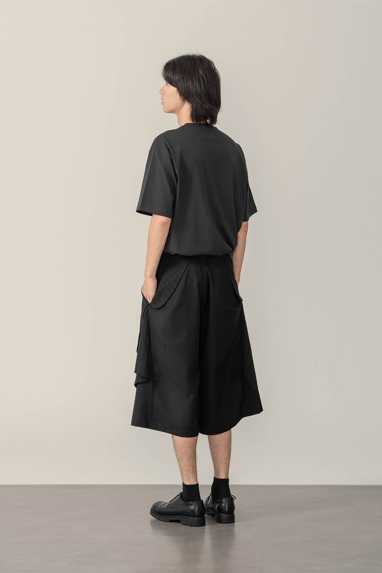 MOITIEDEPETALE Multi-Layered Pleated Pinstriped Shorts