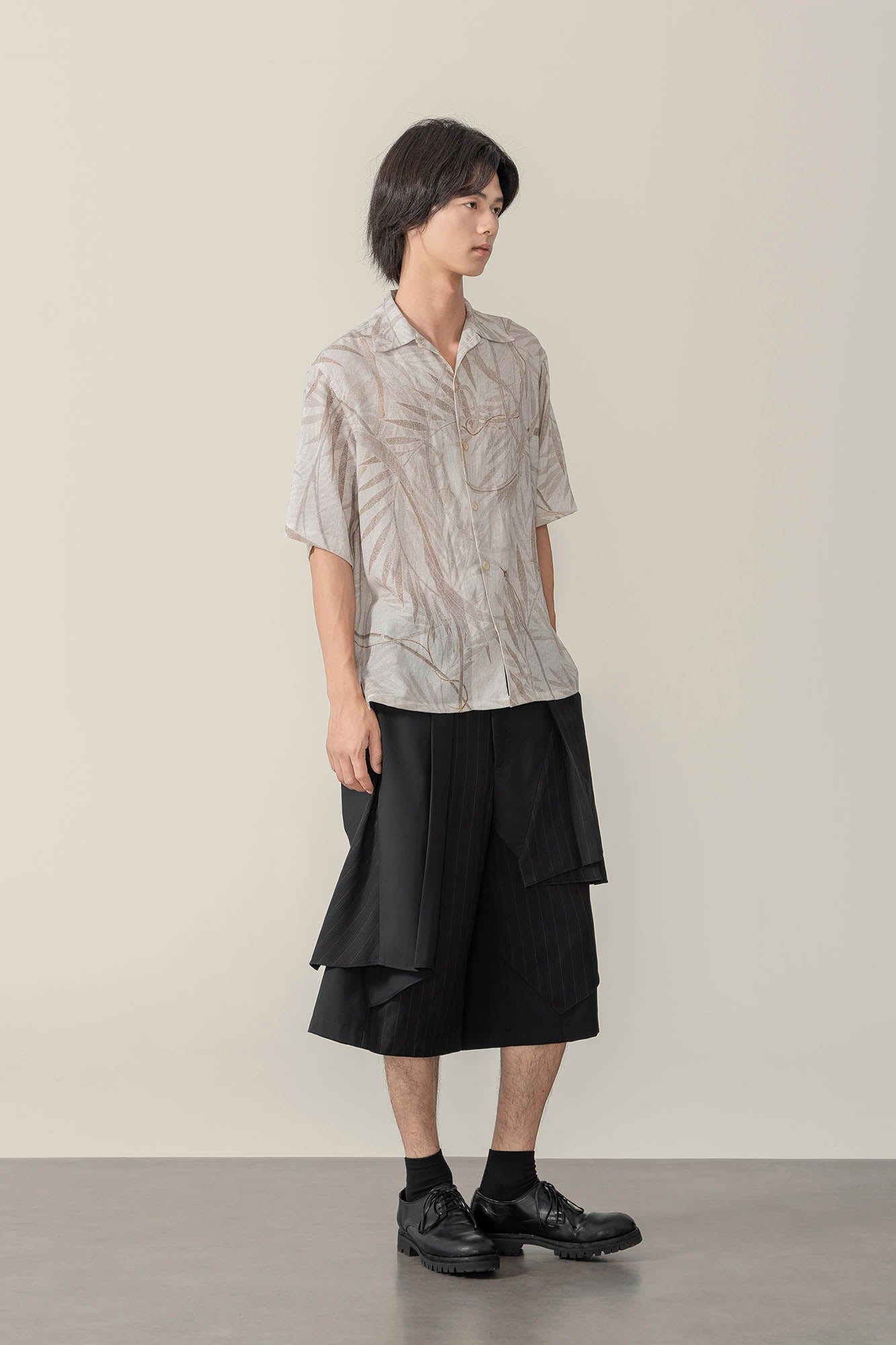 MOITIEDEPETALE Multi-Layered Pleated Pinstriped Shorts