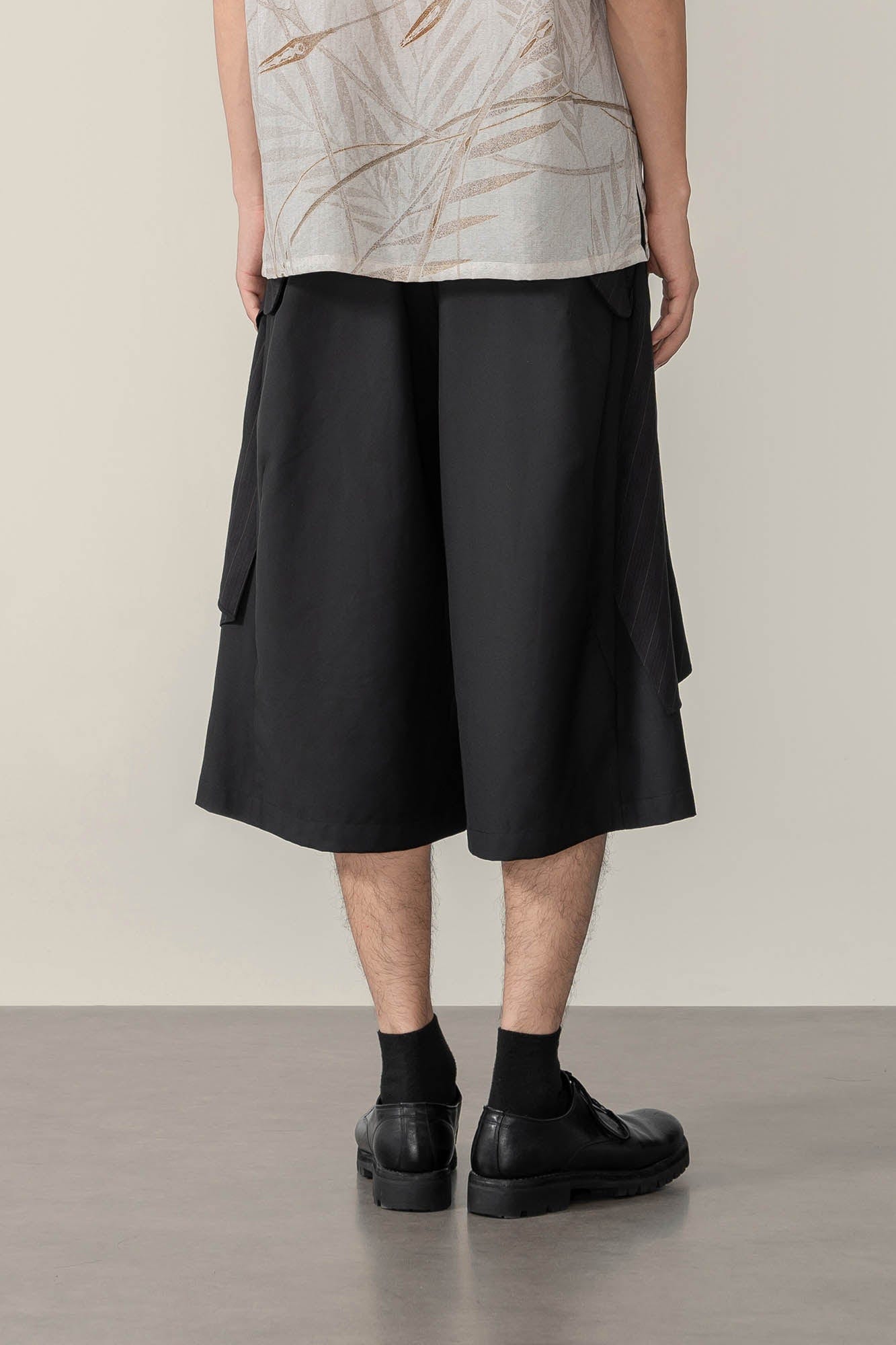 MOITIEDEPETALE Multi-Layered Pleated Pinstriped Shorts