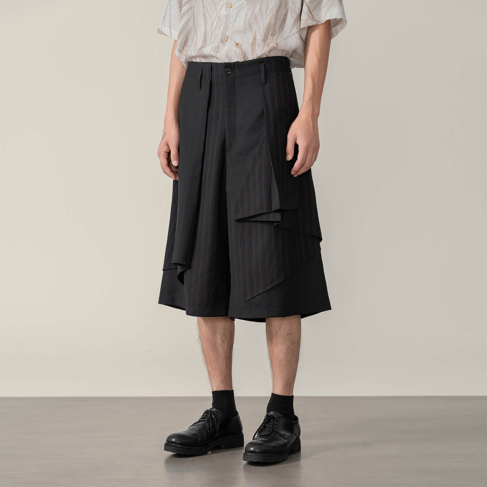 MOITIEDEPETALE Multi-Layered Pleated Pinstriped Shorts