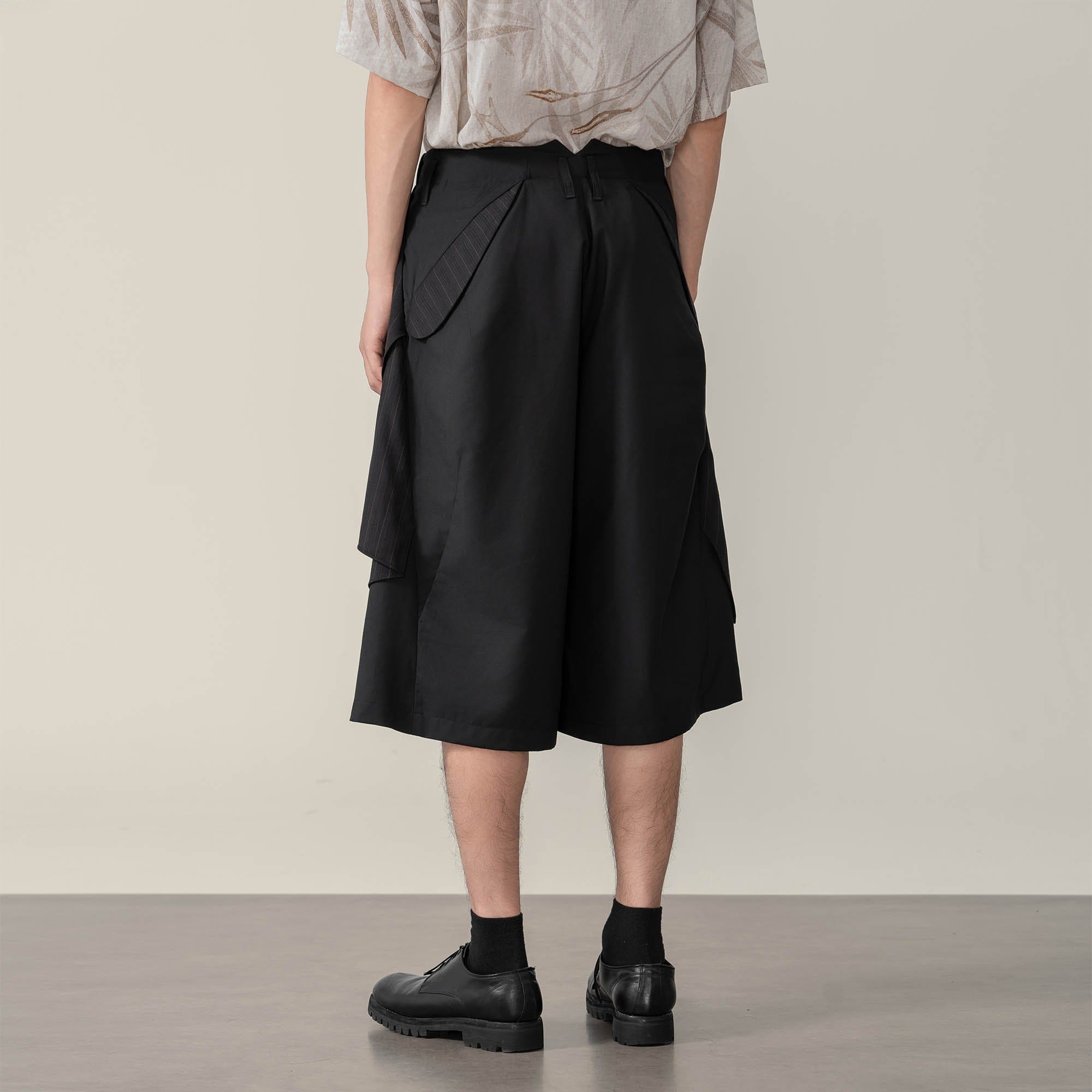 MOITIEDEPETALE Multi-Layered Pleated Pinstriped Shorts