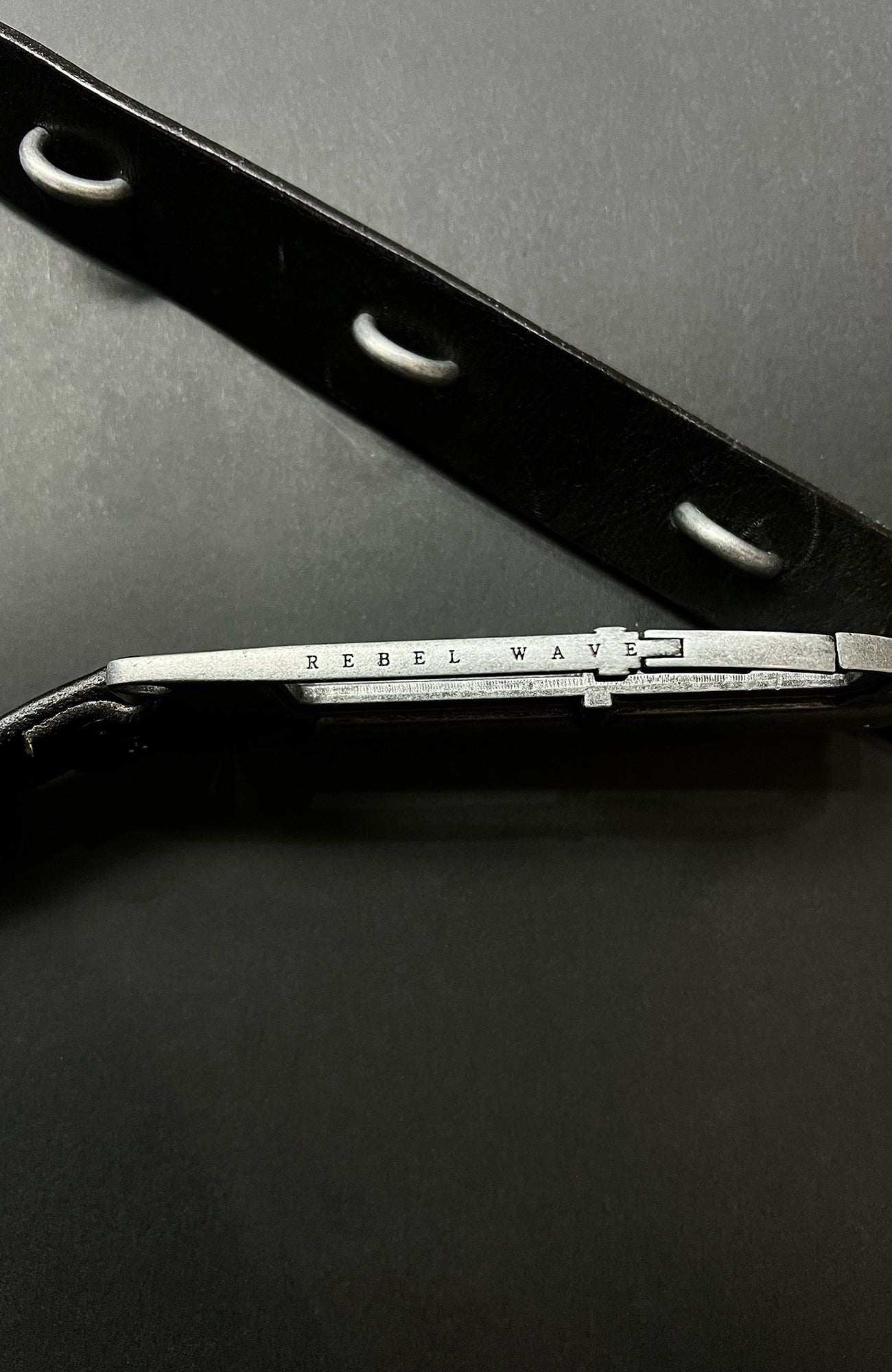 REBEL WAVE Military Buckle Leather Belt
