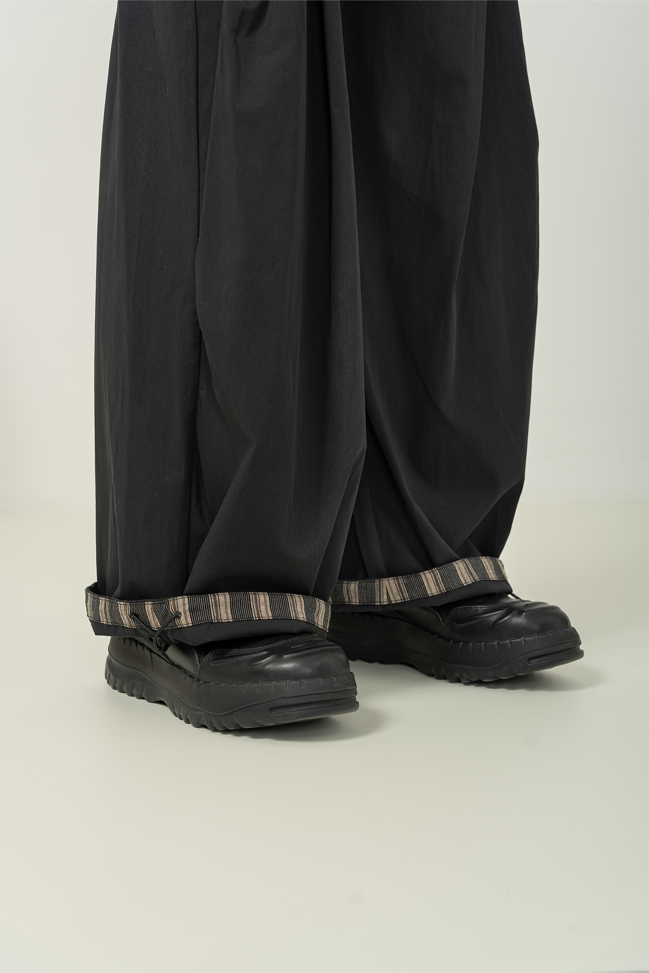 MOITIEDEPETALE Pleated Panel Oversized Cargo Pants