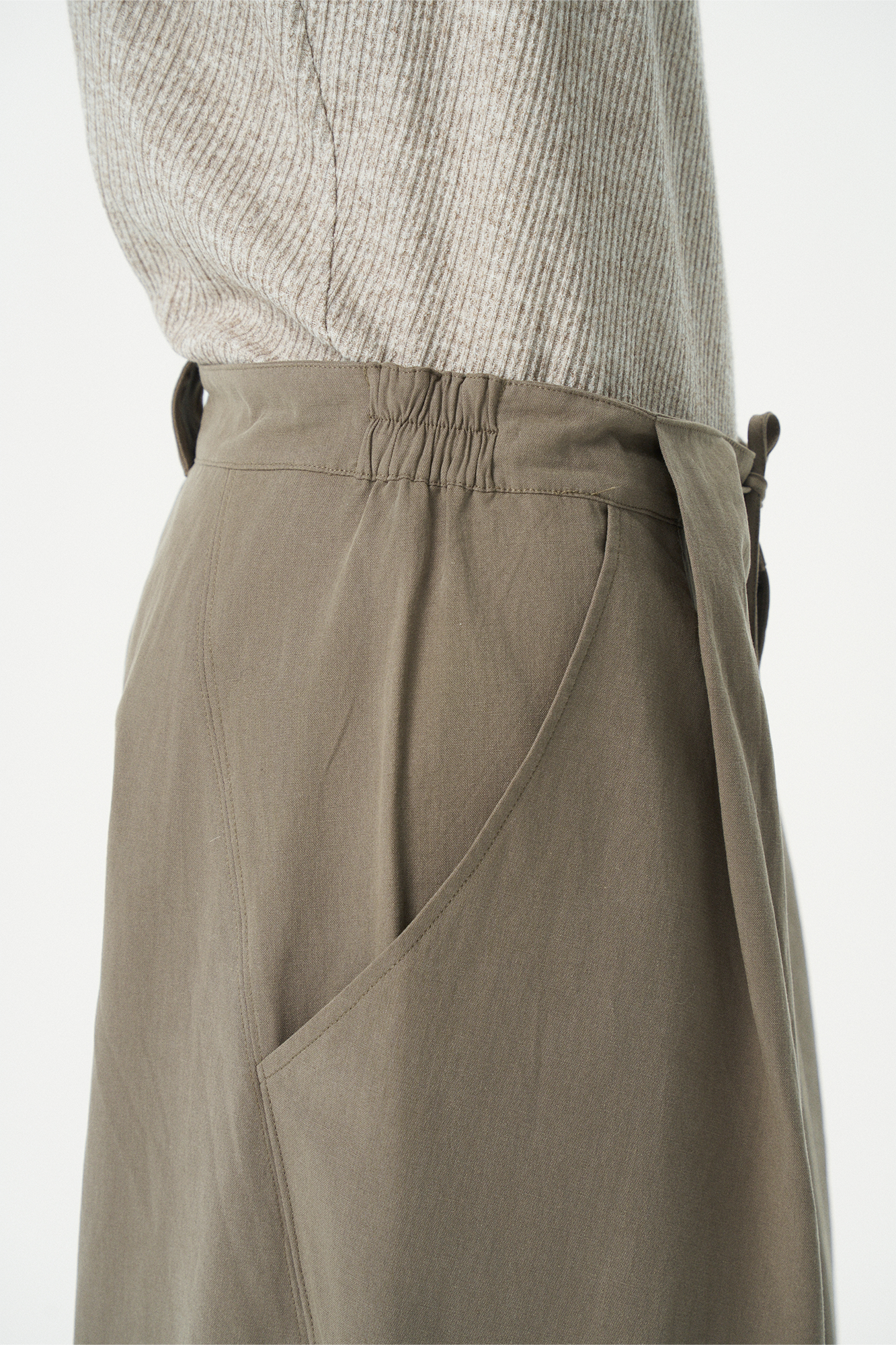 GONGHE REPUB Tie-Waist Pleated Wide-Leg Pants