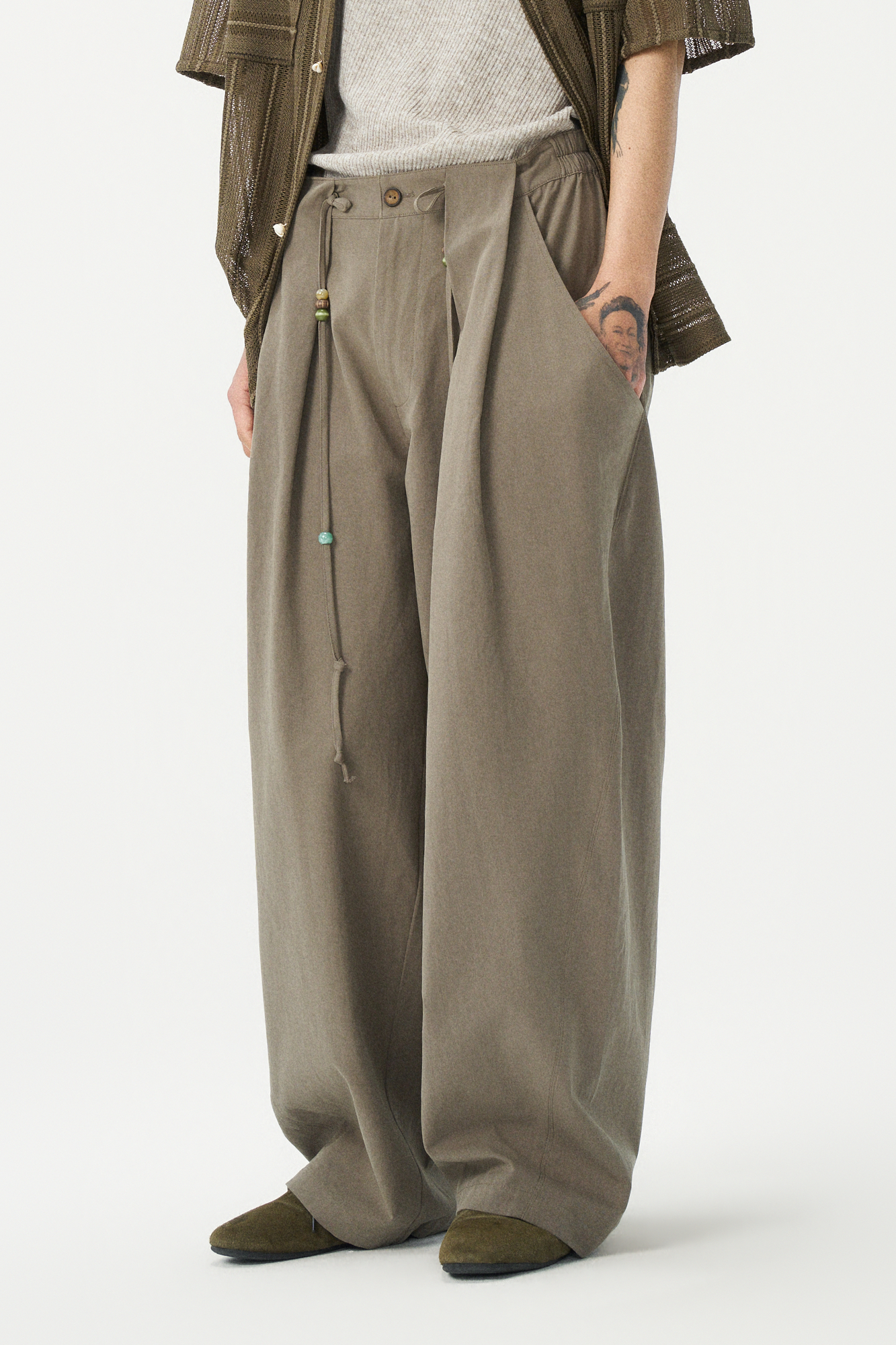 GONGHE REPUB Tie-Waist Pleated Wide-Leg Pants