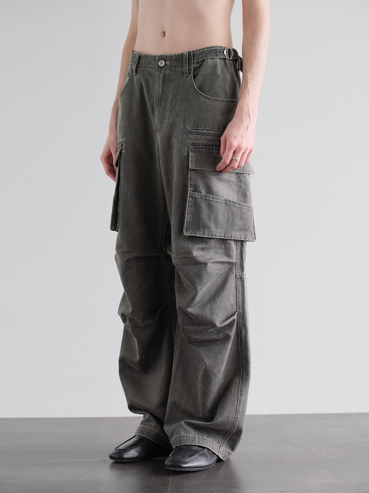 ORGANIC EMOTION Washed Pleated Multi-Pocket Cargo Pants