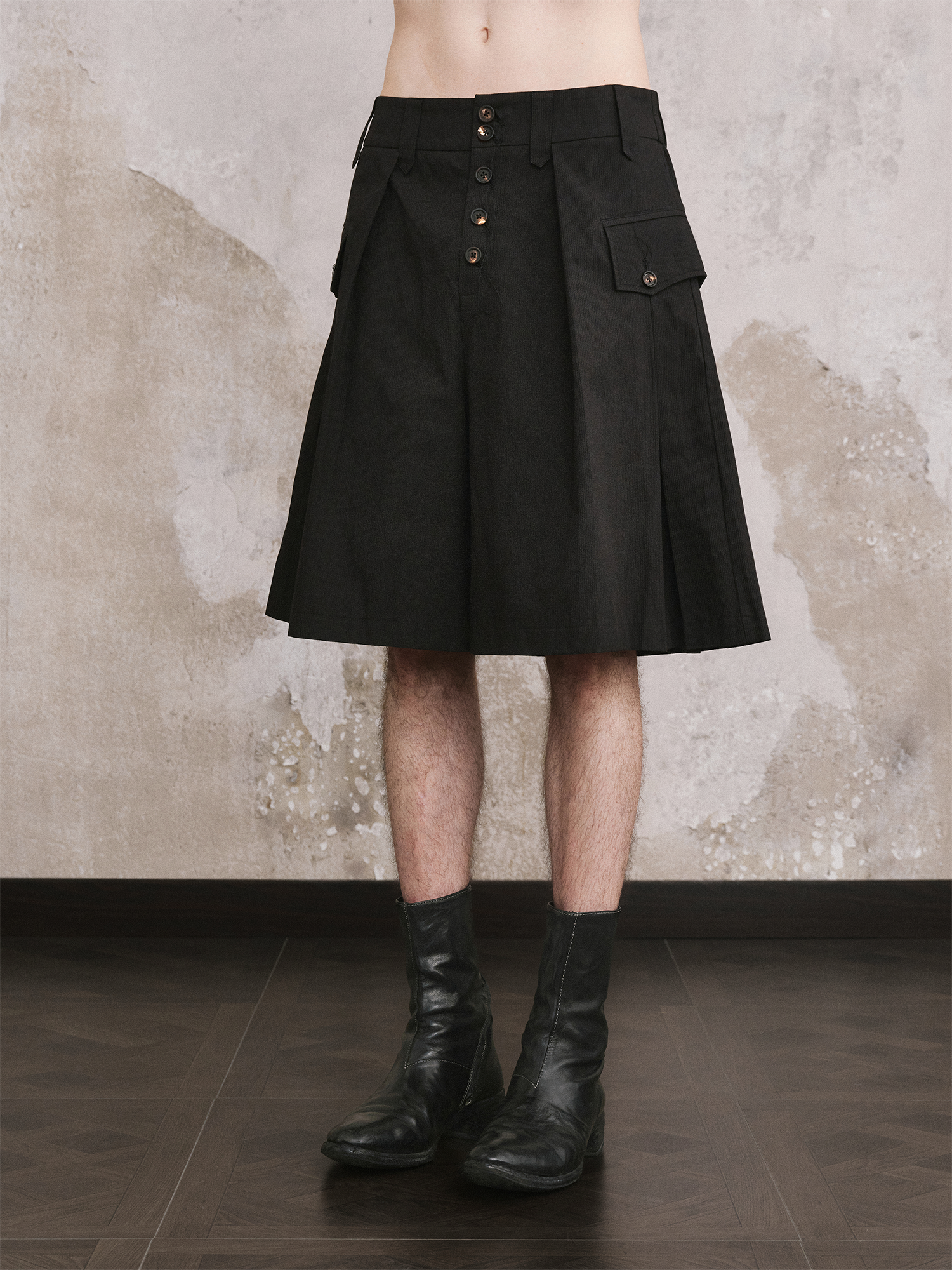 ILNya Nieternite Nifutur Pleated Button-Fly Cotton Shorts