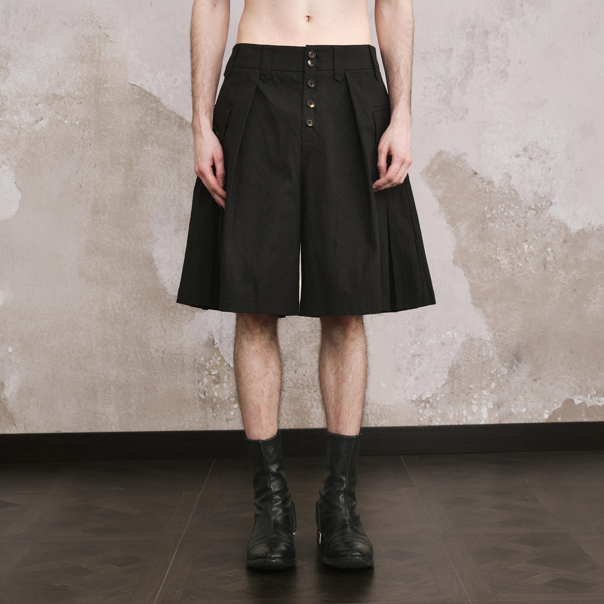 ILNya Nieternite Nifutur Pleated Button-Fly Cotton Shorts