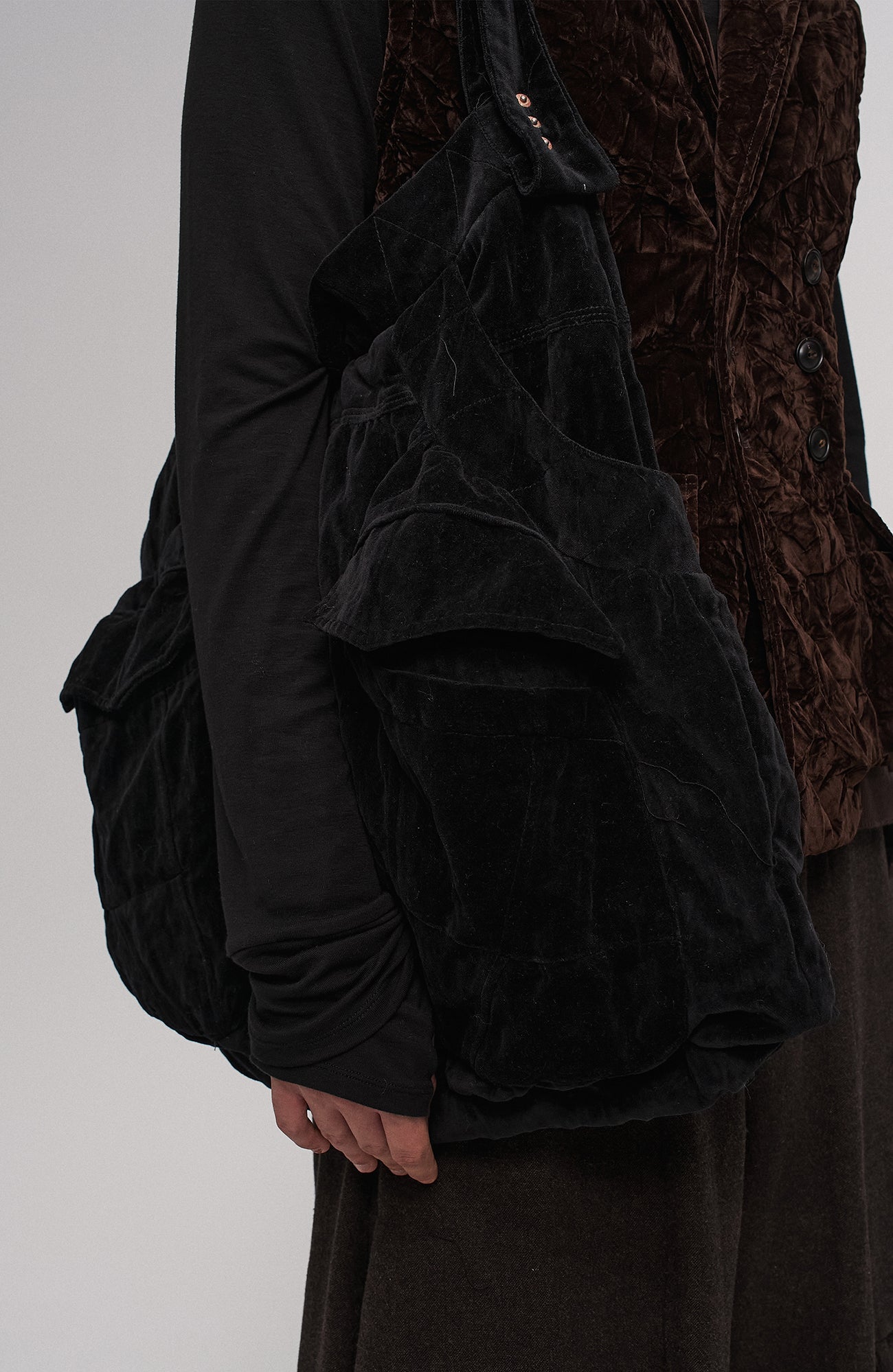 ILNya Nieternite Nifutur Velvet Oversized Crinkled Messenger Bag