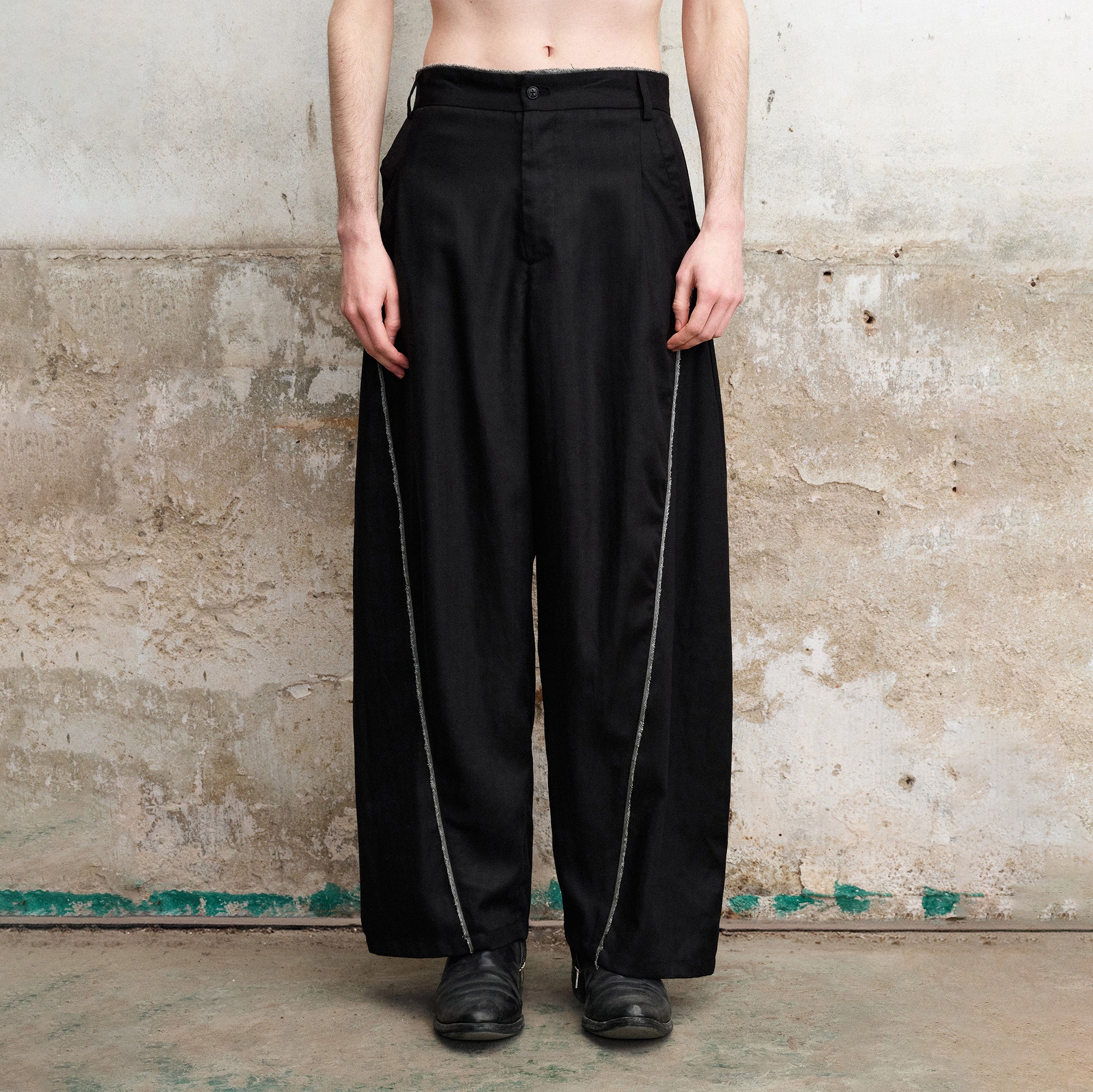 ILNya Nieternite Nifutur Contrast-Seam Curved Pants, premium urban and streetwear designers apparel on PROJECTISR.com, ILNya Nieternite Nifutur