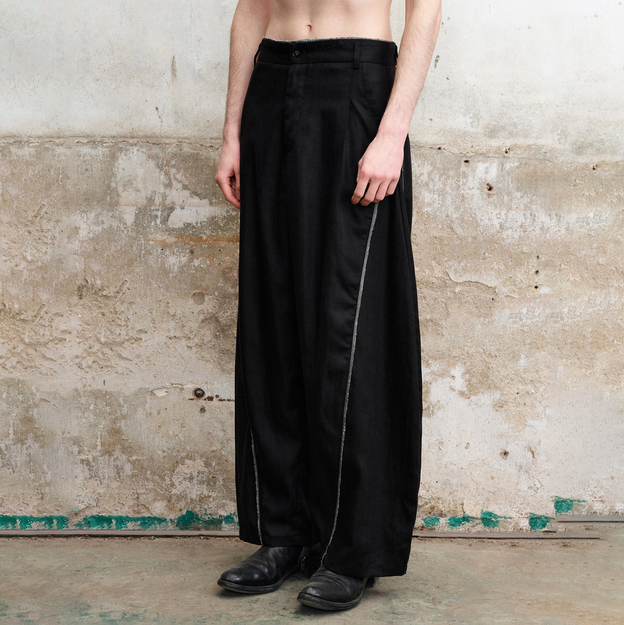 ILNya Nieternite Nifutur Contrast-Seam Curved Pants, premium urban and streetwear designers apparel on PROJECTISR.com, ILNya Nieternite Nifutur