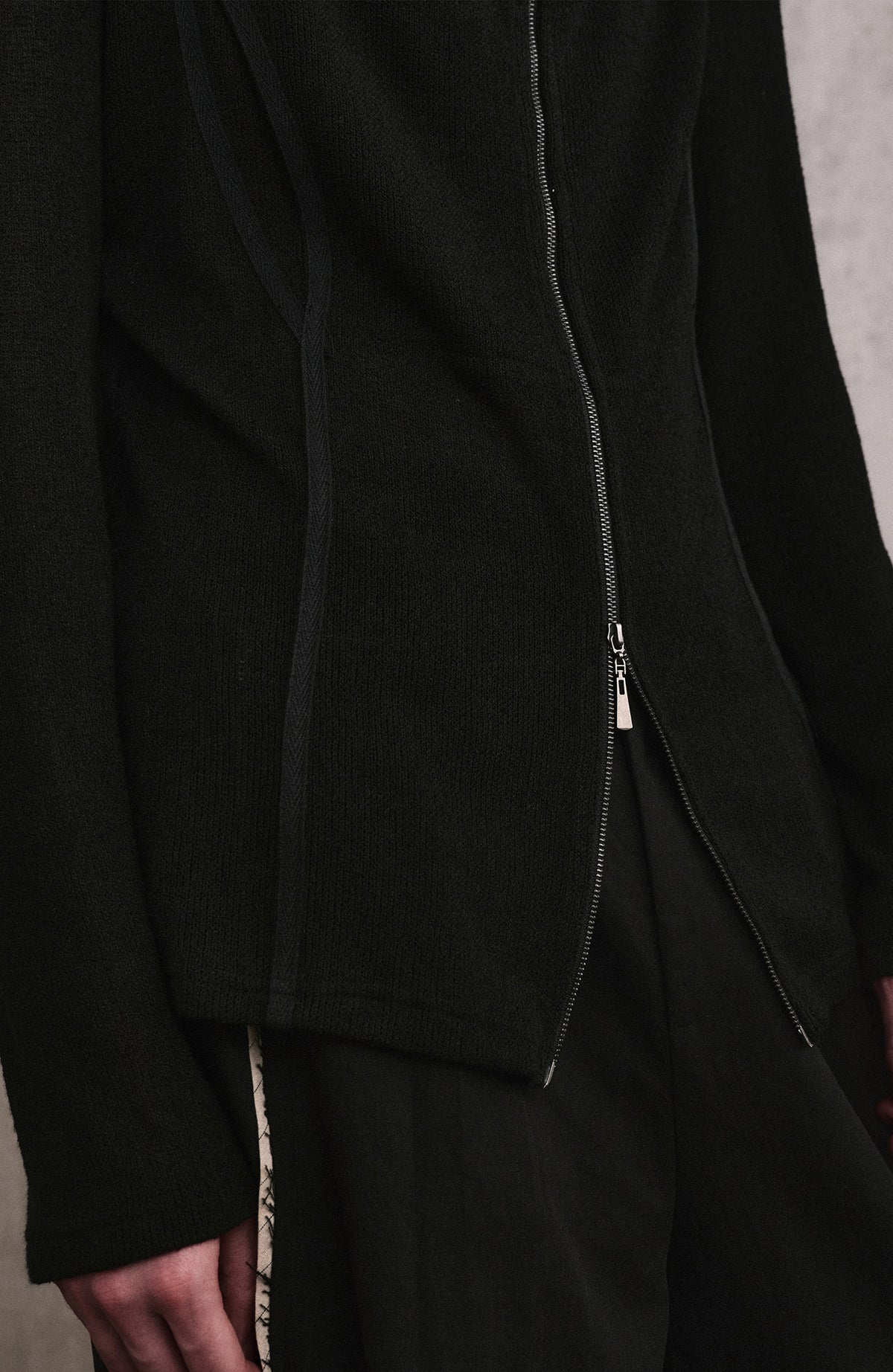 ILNya Nieternite Nifutur Curved Ribbed Zip-Up Sweater