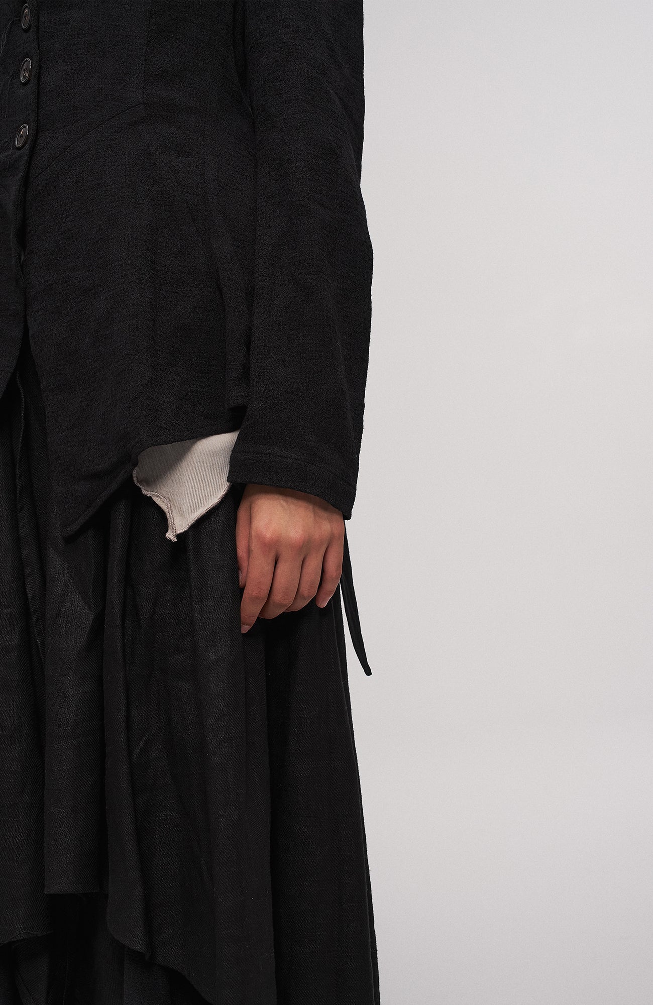 ILNya Nieternite Nifutur Asymmetric Hem Linen-Blend Blazer, premium urban and streetwear designers apparel on PROJECTISR.com, ILNya Nieternite Nifutur