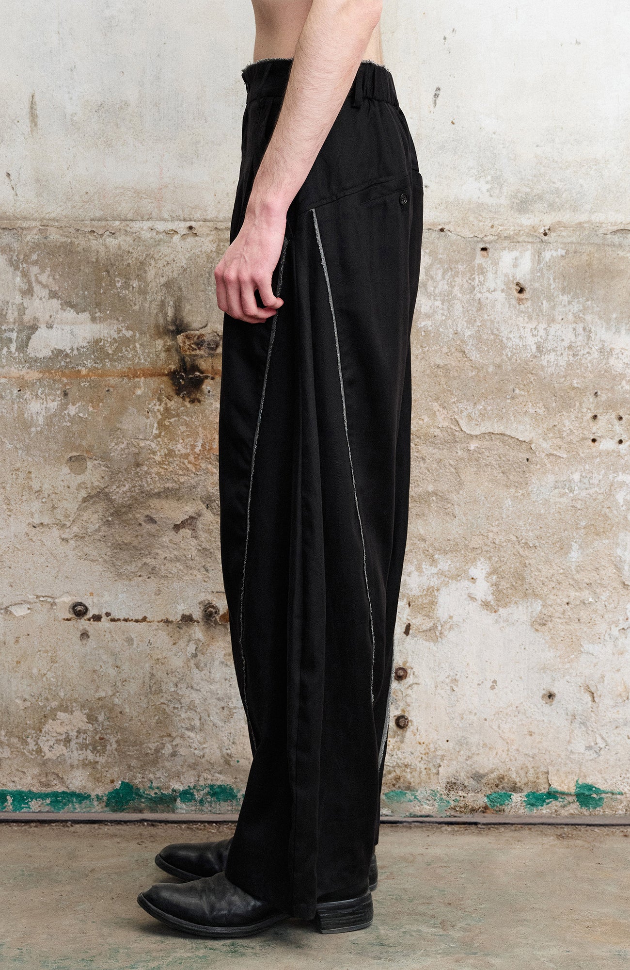 ILNya Nieternite Nifutur Contrast-Seam Curved Pants, premium urban and streetwear designers apparel on PROJECTISR.com, ILNya Nieternite Nifutur