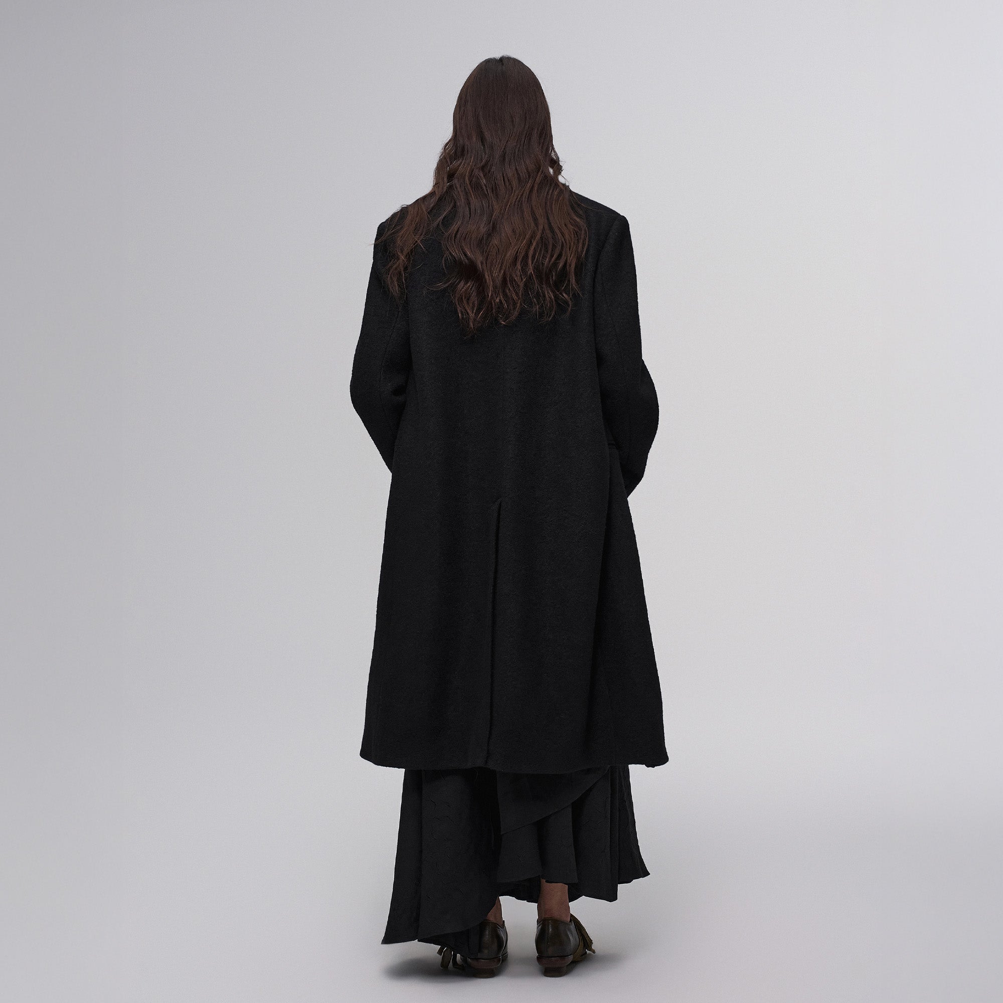 ILNya Nieternite Nifutur Essential Collarless Heavyweight Wool Coat