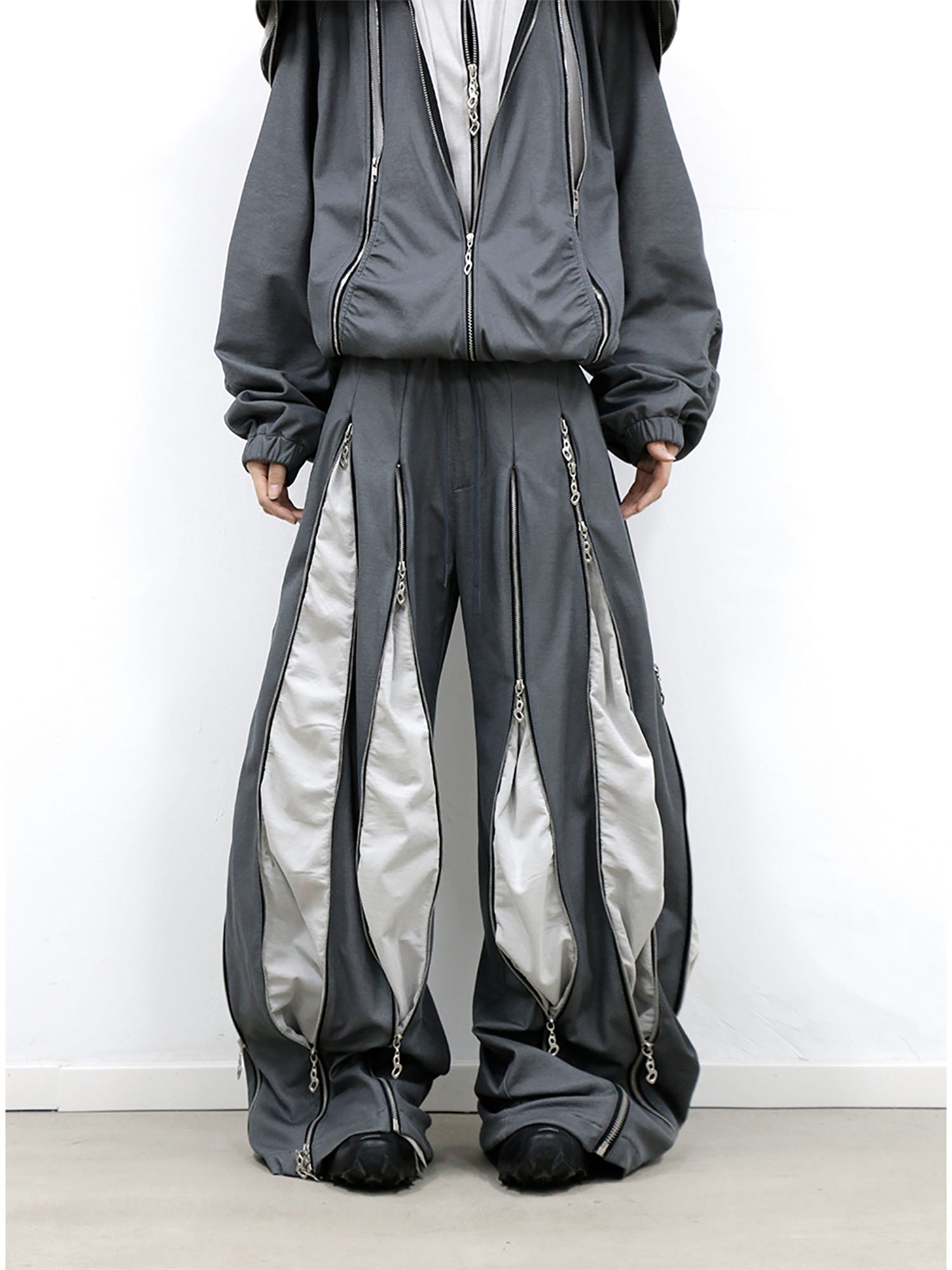 RELABEL Layered Multi-Zip Drawstring Sweatpants Gray