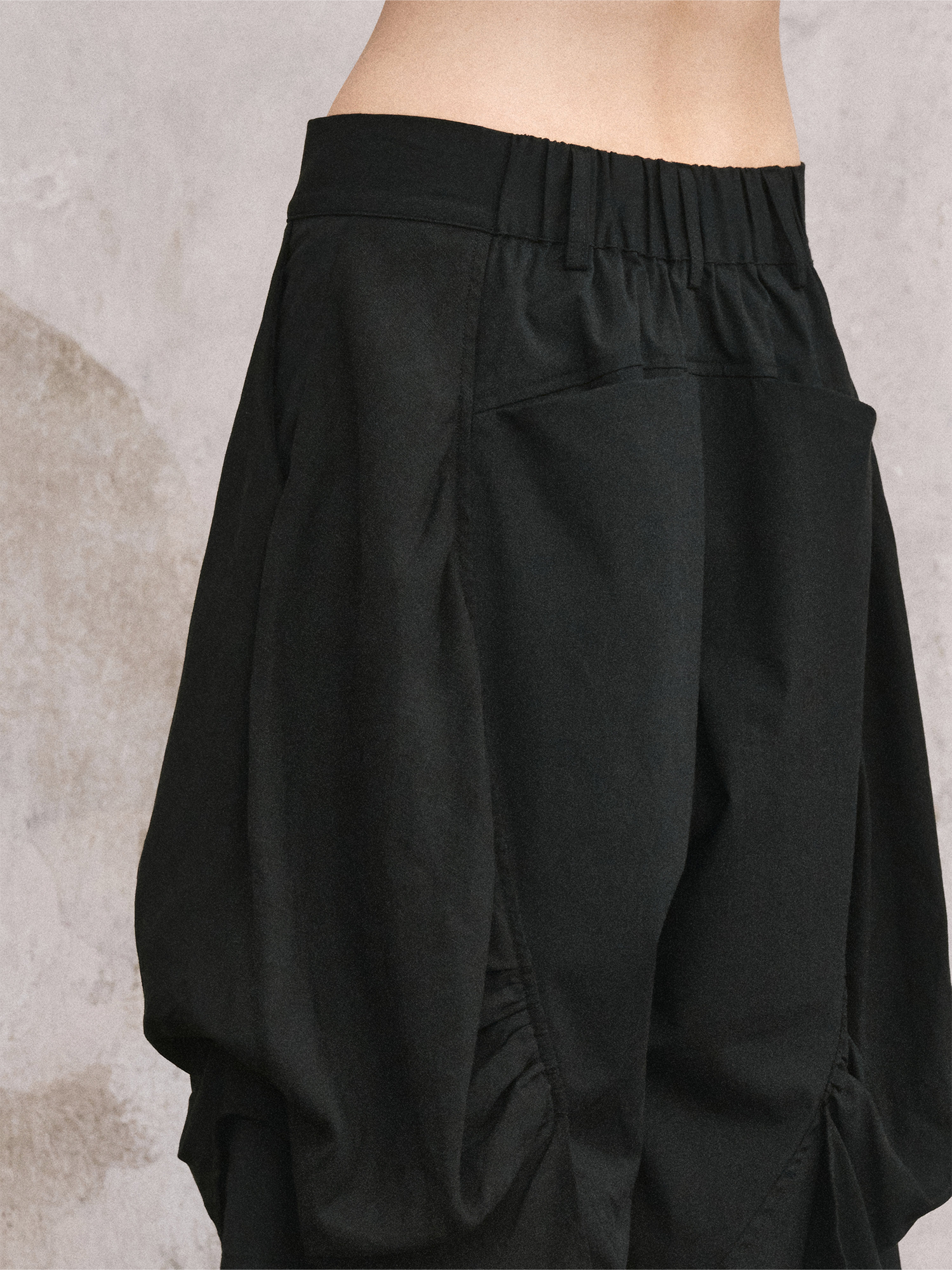 ILNya Nieternite Nifutur Paneled Pleated Drop-Crotch Shorts