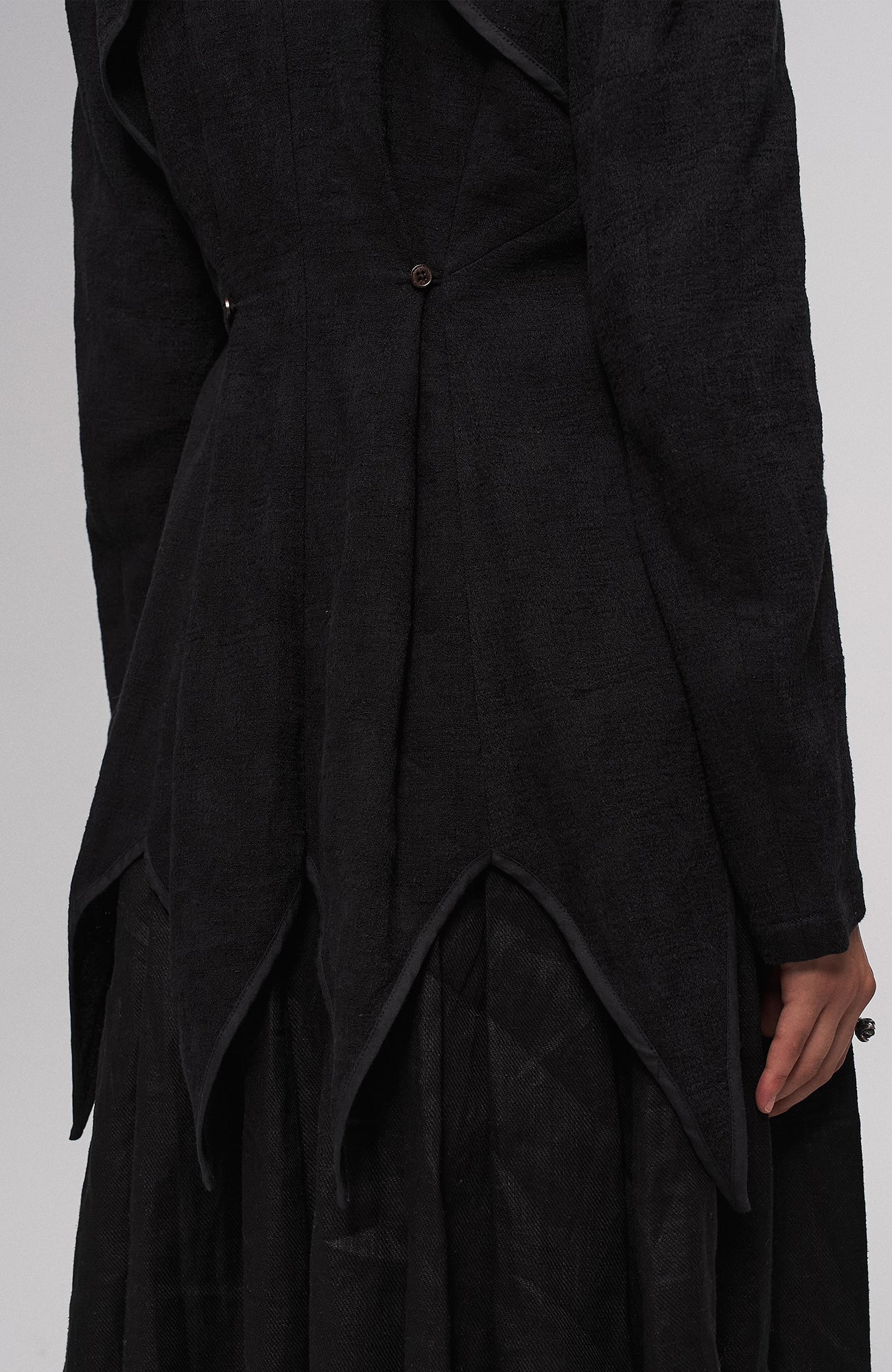 ILNya Nieternite Nifutur Asymmetric Hem Linen-Blend Blazer, premium urban and streetwear designers apparel on PROJECTISR.com, ILNya Nieternite Nifutur