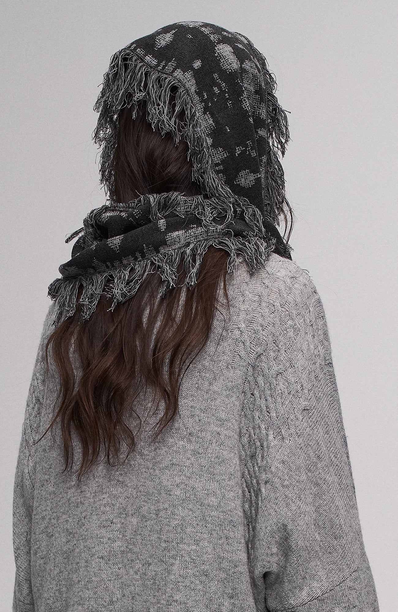 ILNya Nieternite Nifutur Fringed Abstract Jacquard Scarf