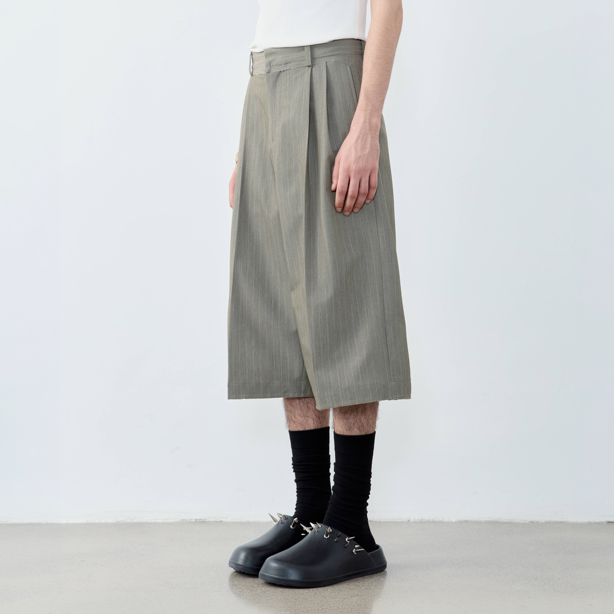 GRAINMUSTARD Classic High-Waist Pinstripe Pleated Cropped Shorts