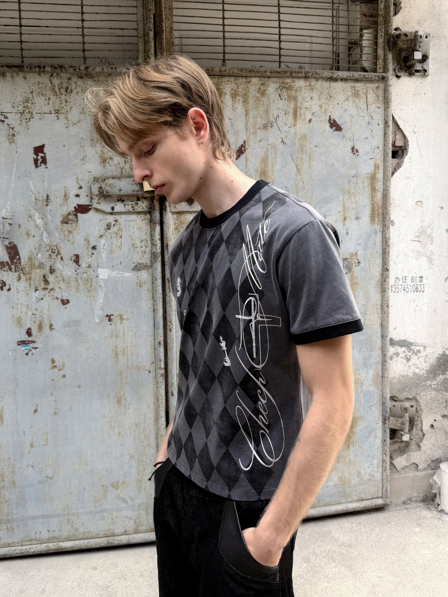ESAIAS Washed Argyle Graphic T-Shirt