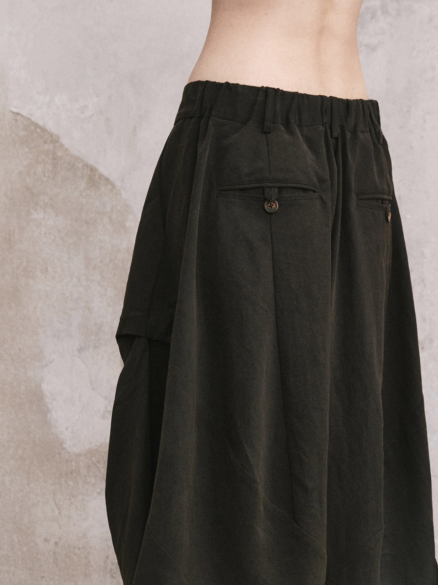 ILNya Nieternite Nifutur Lyocell-Blend Asymmetrical Wide-Leg Shorts