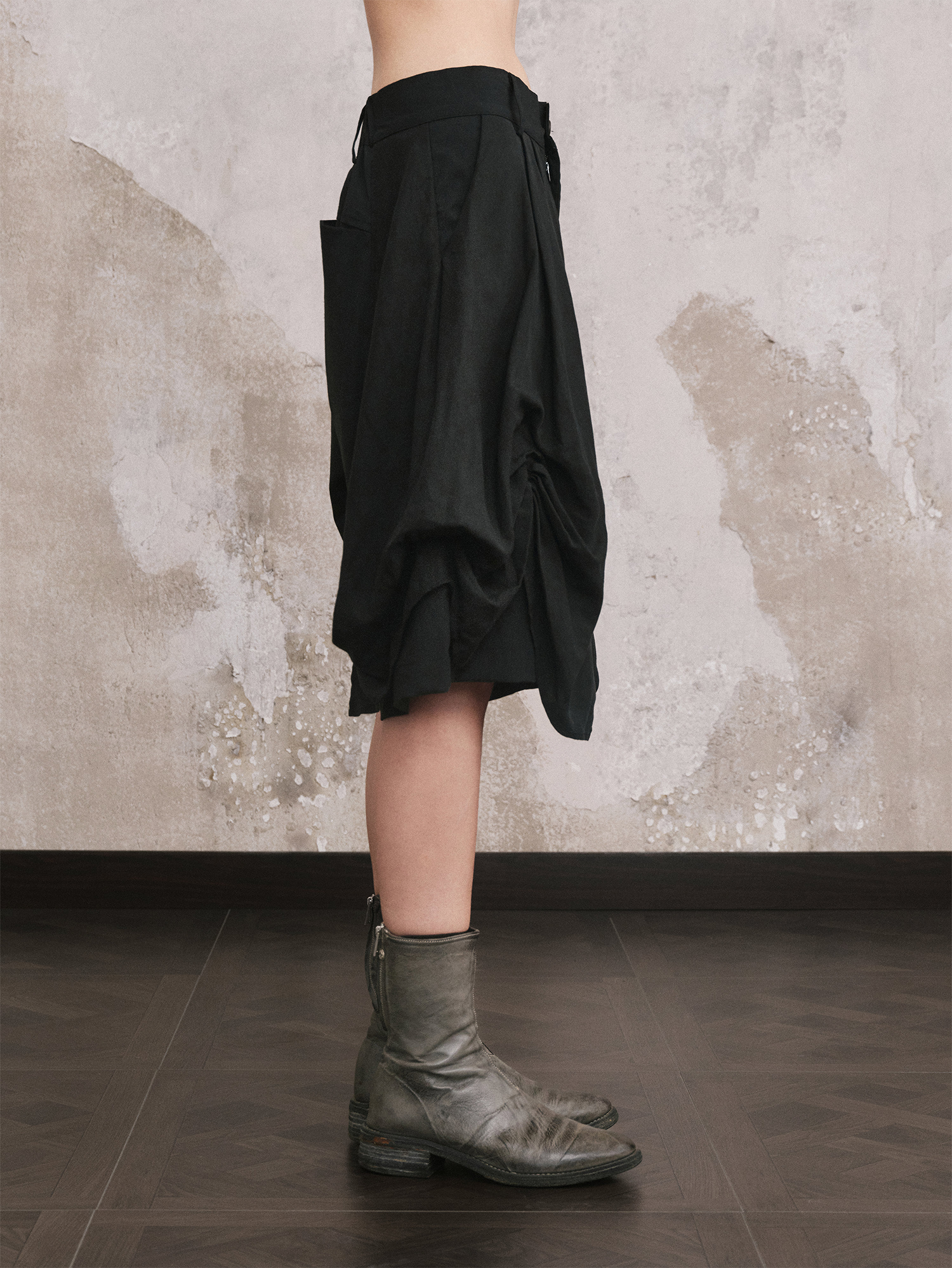 ILNya Nieternite Nifutur Paneled Pleated Drop-Crotch Shorts