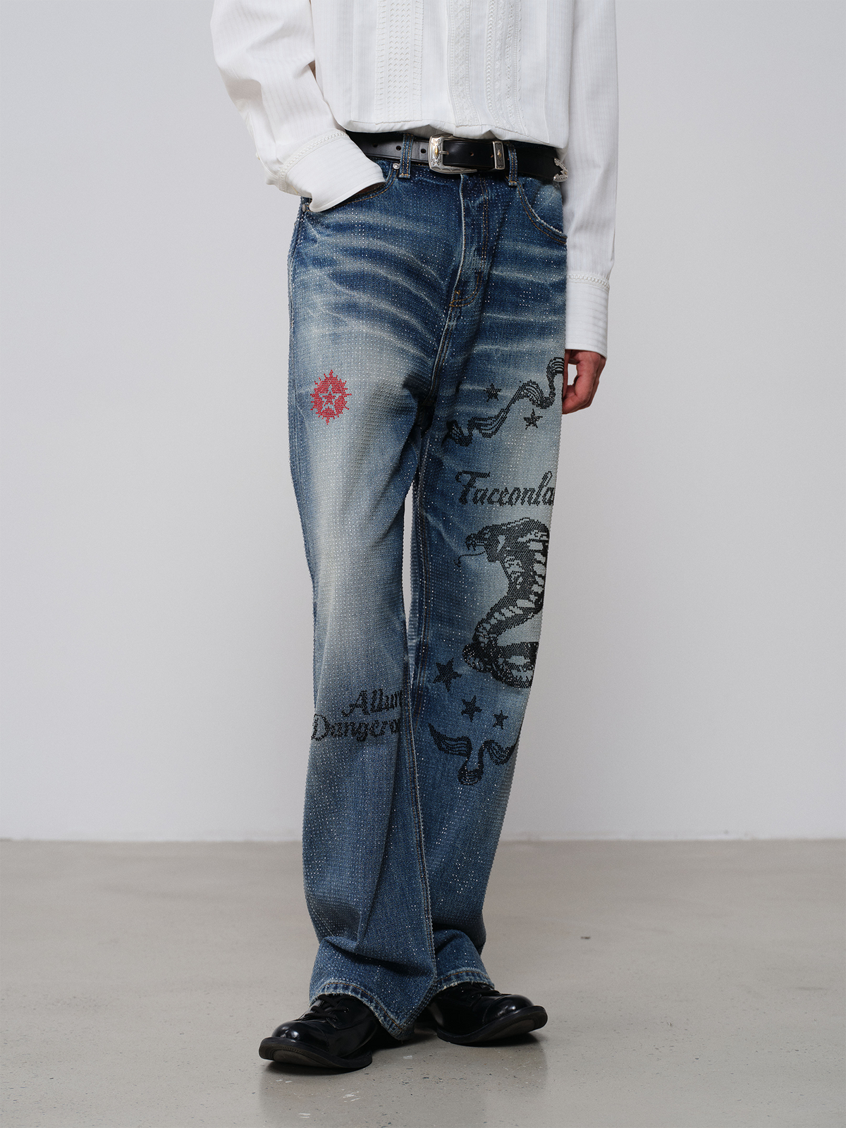 FACEONLAB Crystal Rhinestone Serpent Washed Straight-Leg Jeans
