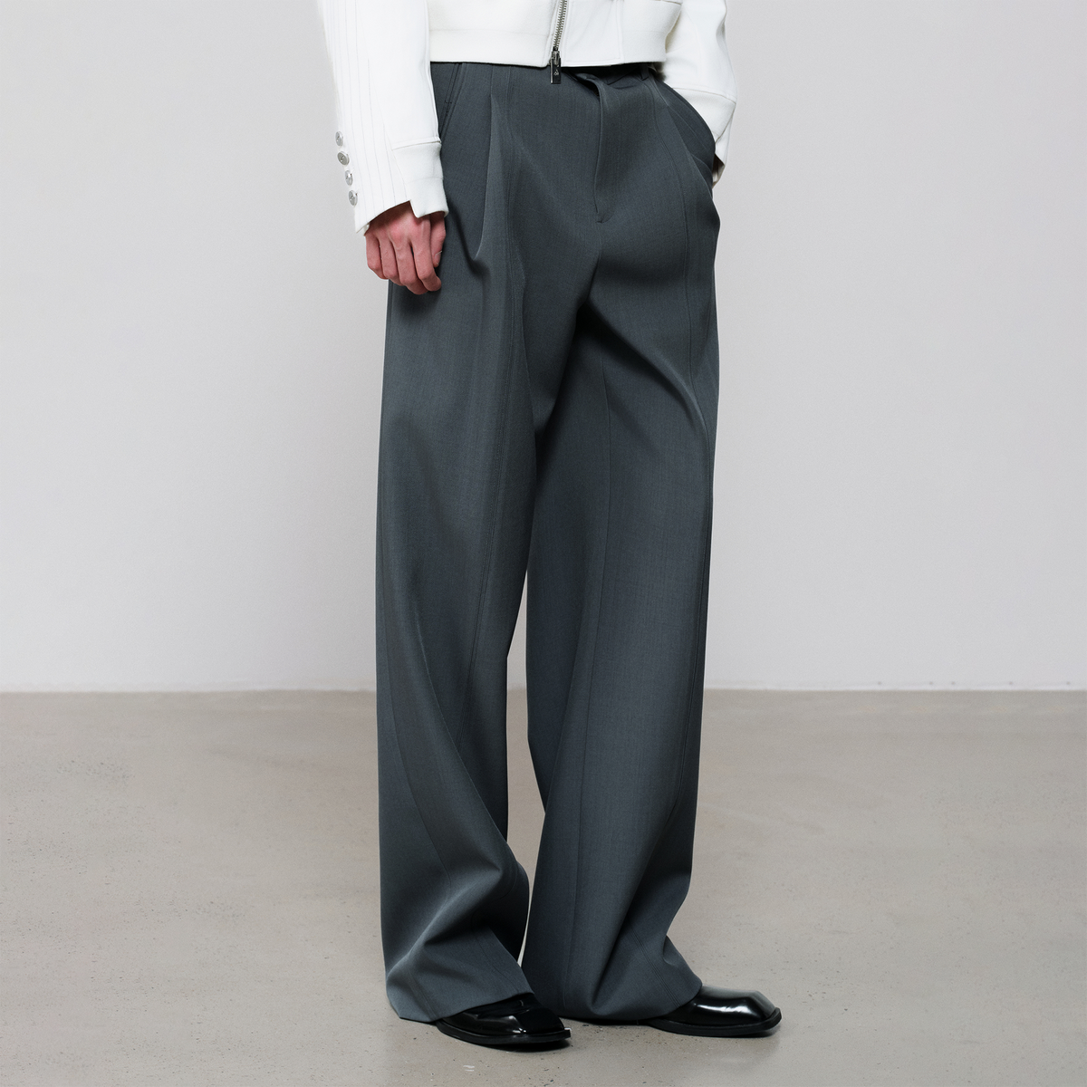 FACEONLAB Classic Pleated Straight-Leg Pants Gray