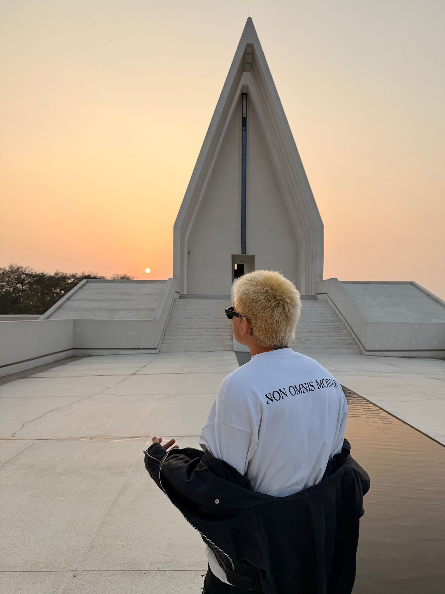 UNDERWATER Thorn Ring LOGO Long-Sleeve Tee White