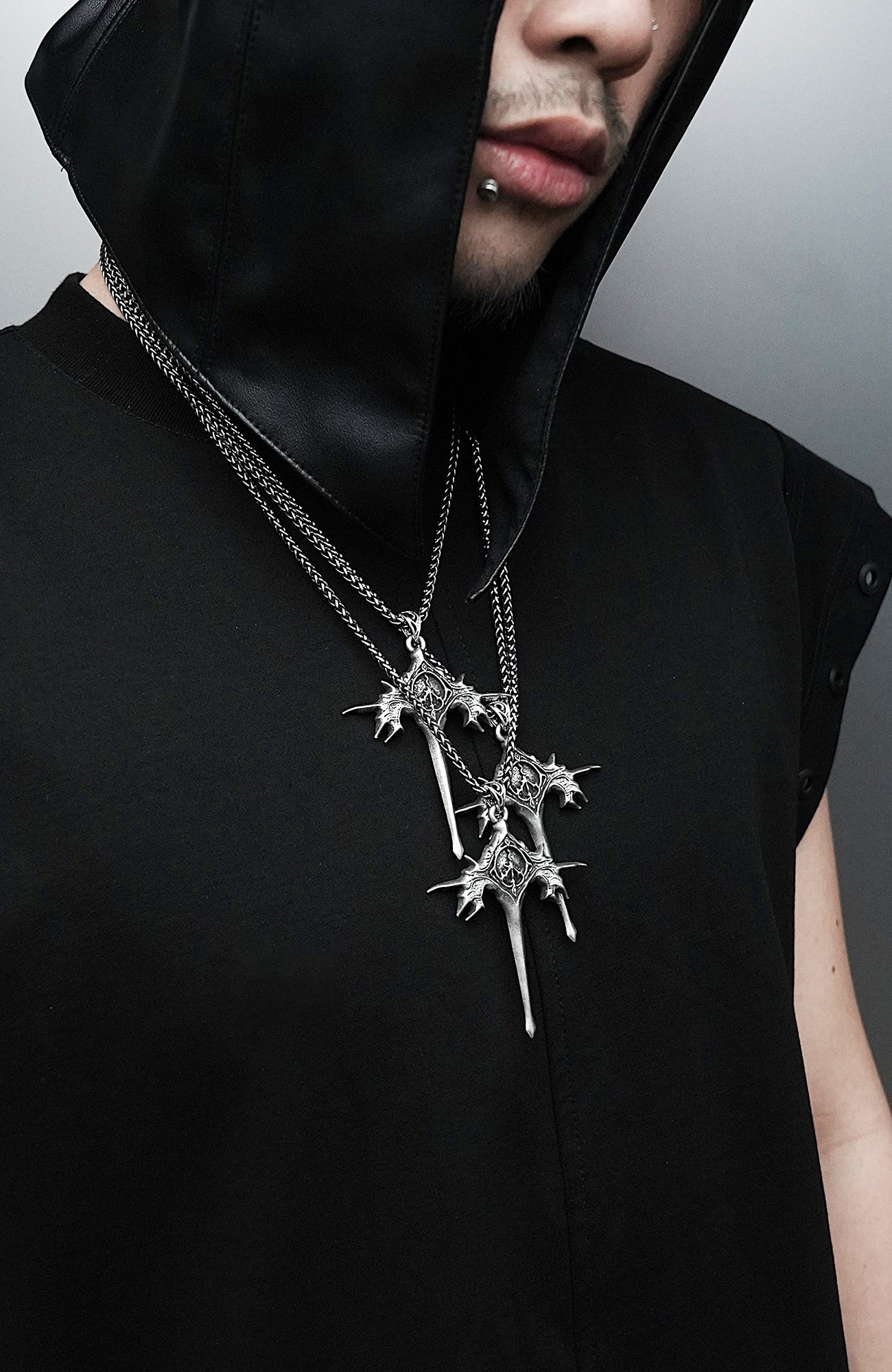 SSIN7 Thorn Cross Pendant Necklace