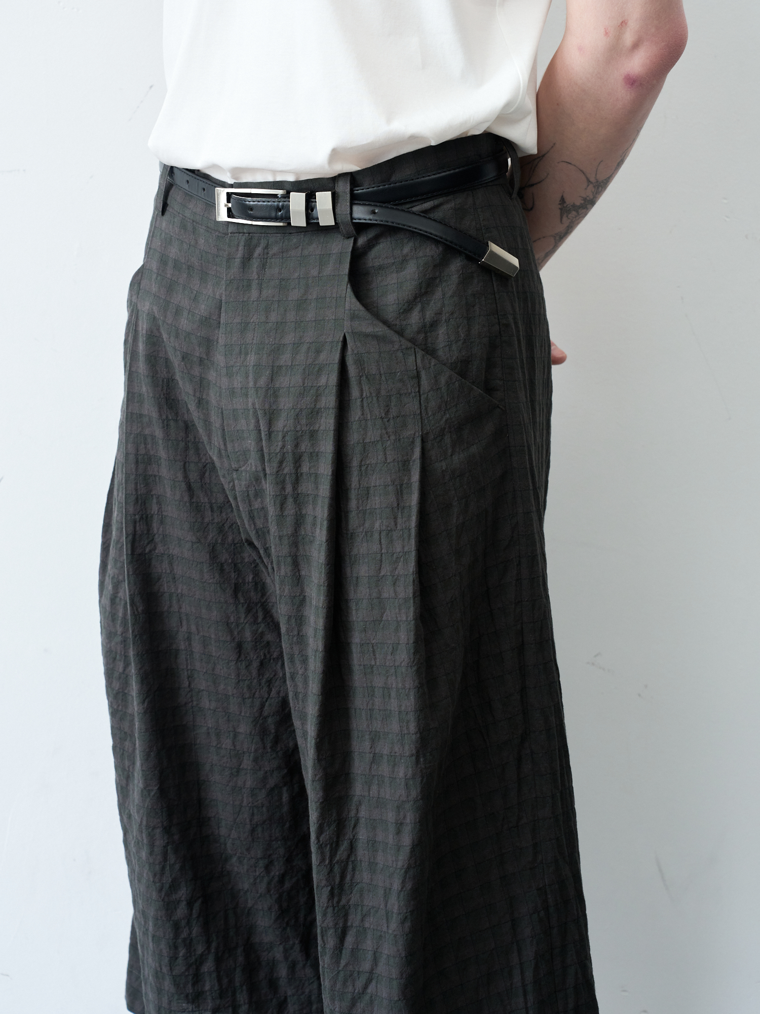 GRAINMUSTARD Linen-Blend Plaid Pleated Cropped Trousers