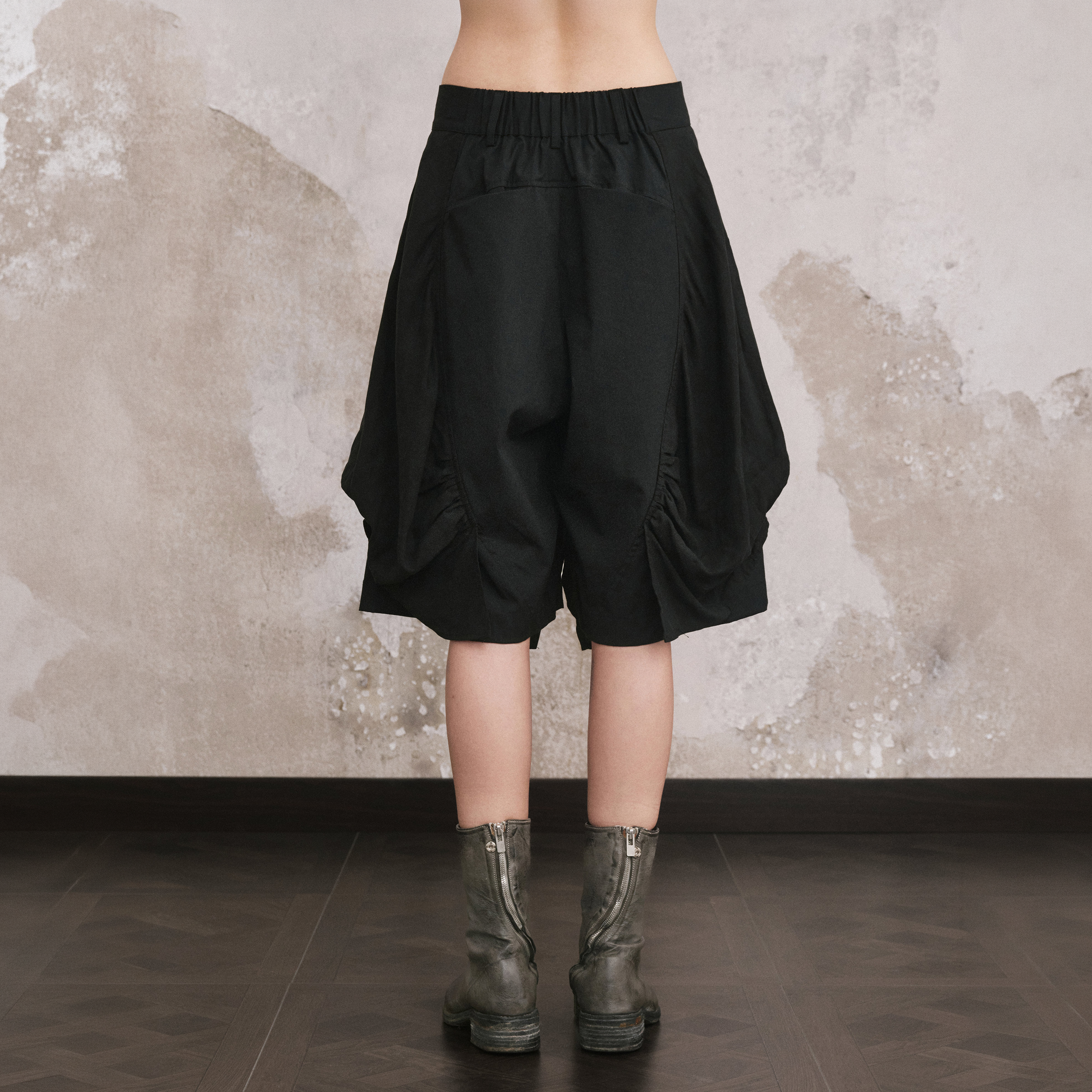 ILNya Nieternite Nifutur Paneled Pleated Drop-Crotch Shorts
