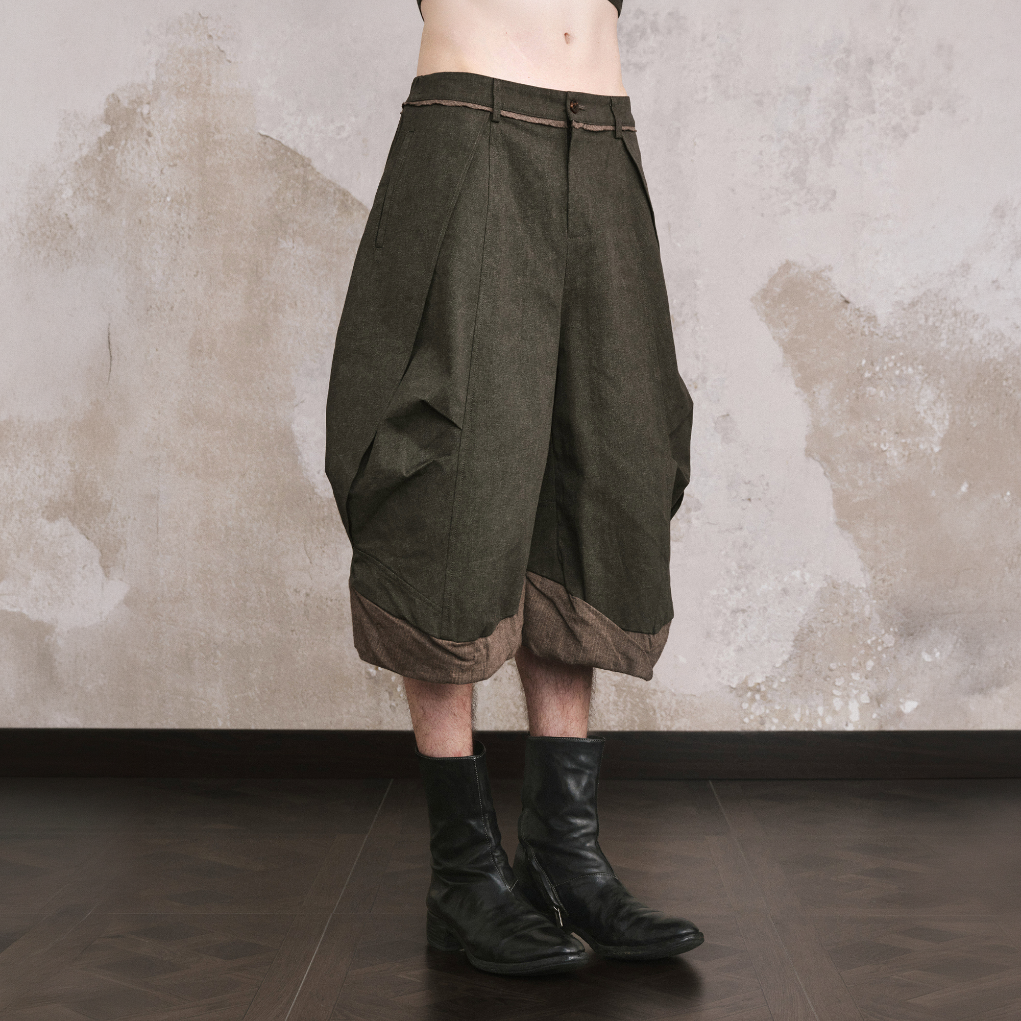 ILNya Nieternite Nifutur Crinkled Curved Cropped Pants Dark Green