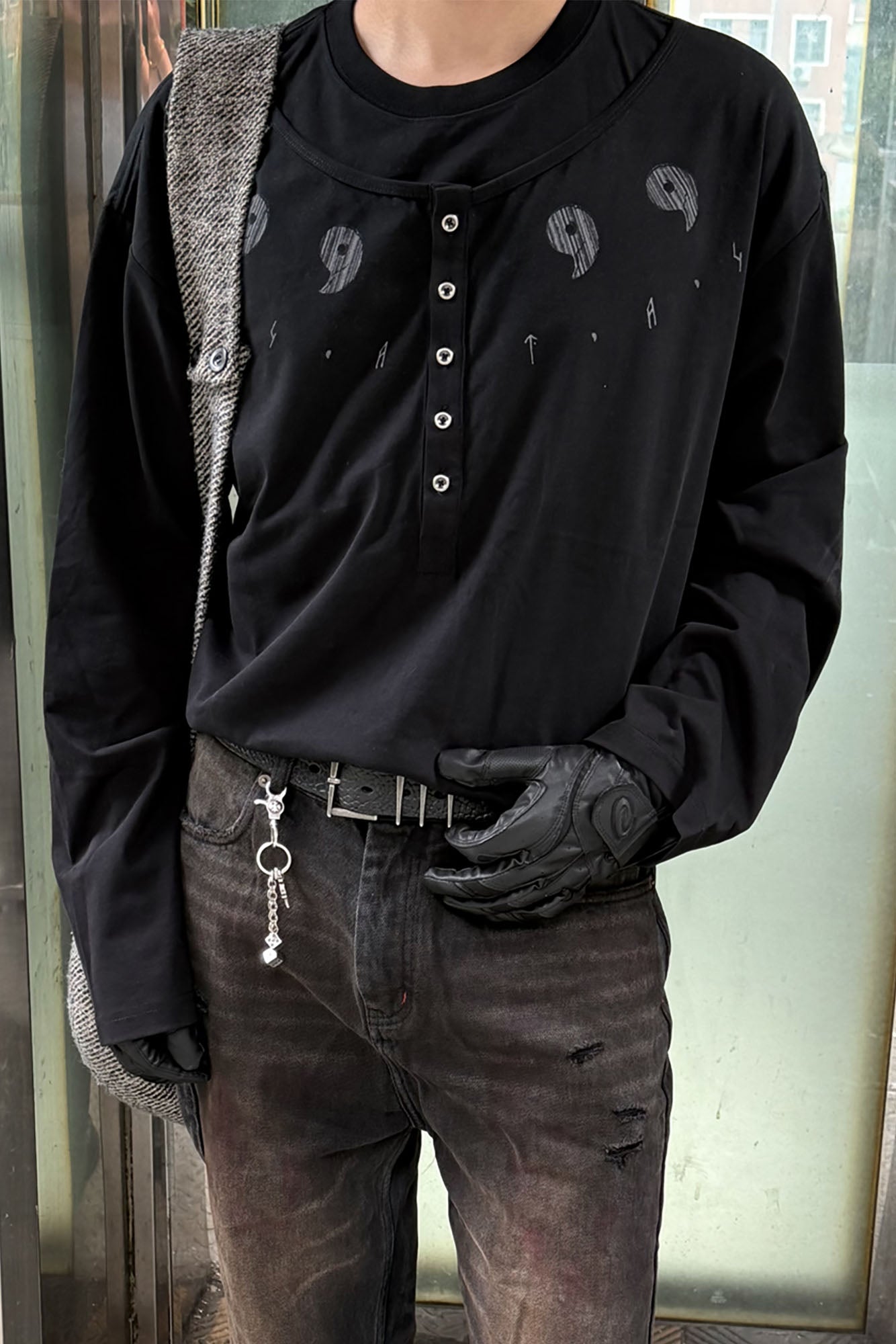 ESAIAS Graphic Faux Layer Henley Long-Sleeve Tee