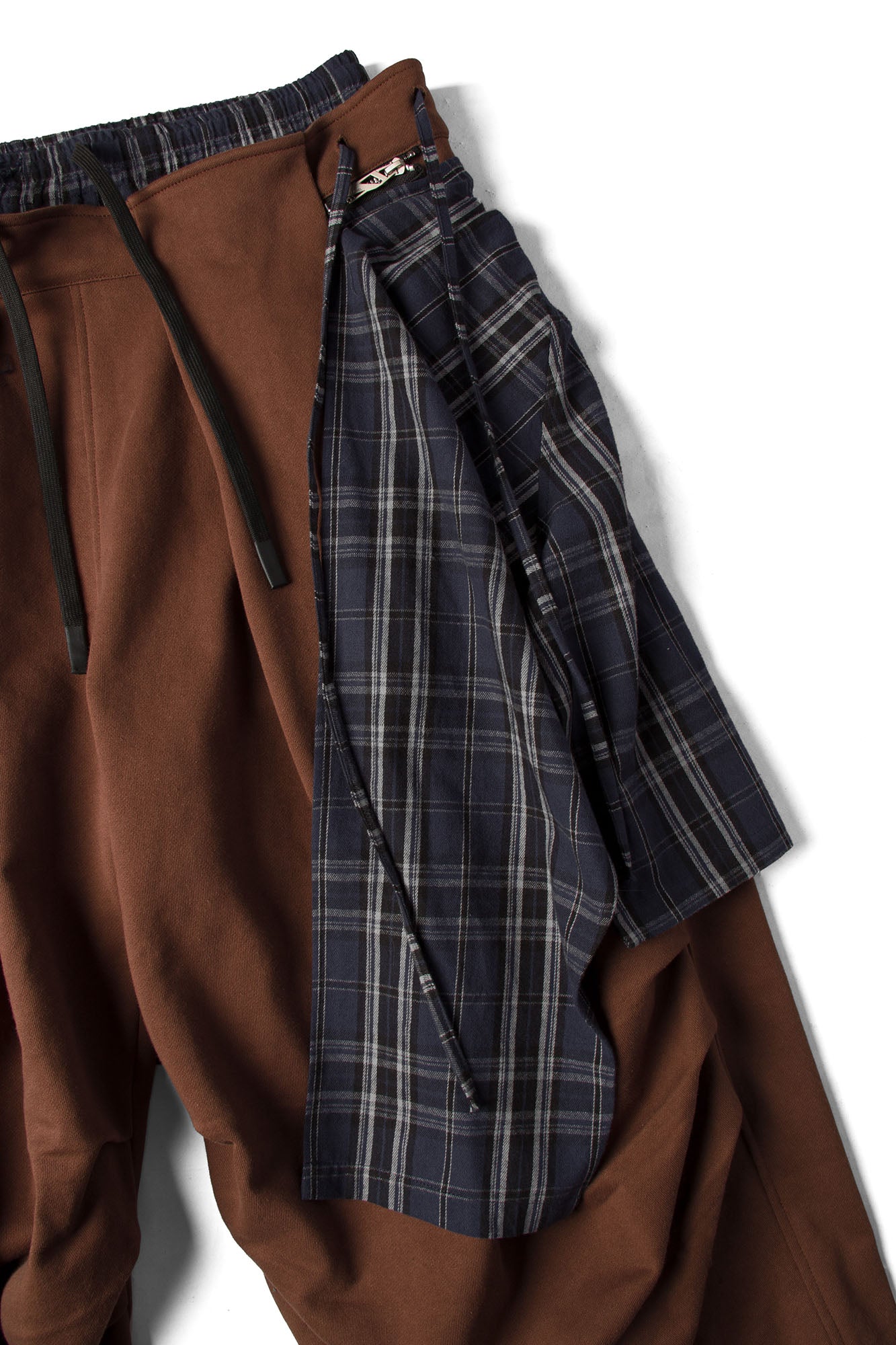 RELABEL Double Waistband Detachable Back Flap Oversized Sweatpants Brown
