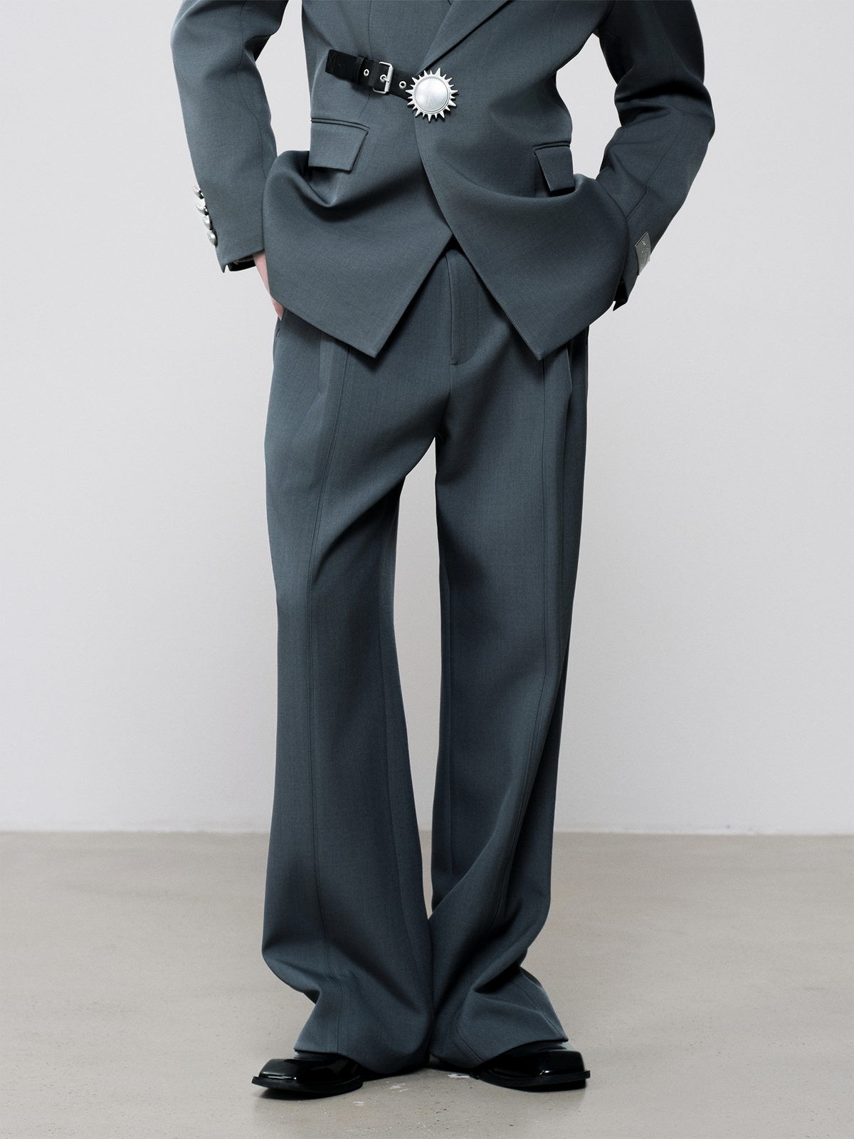 FACEONLAB Classic Pleated Straight-Leg Pants Gray