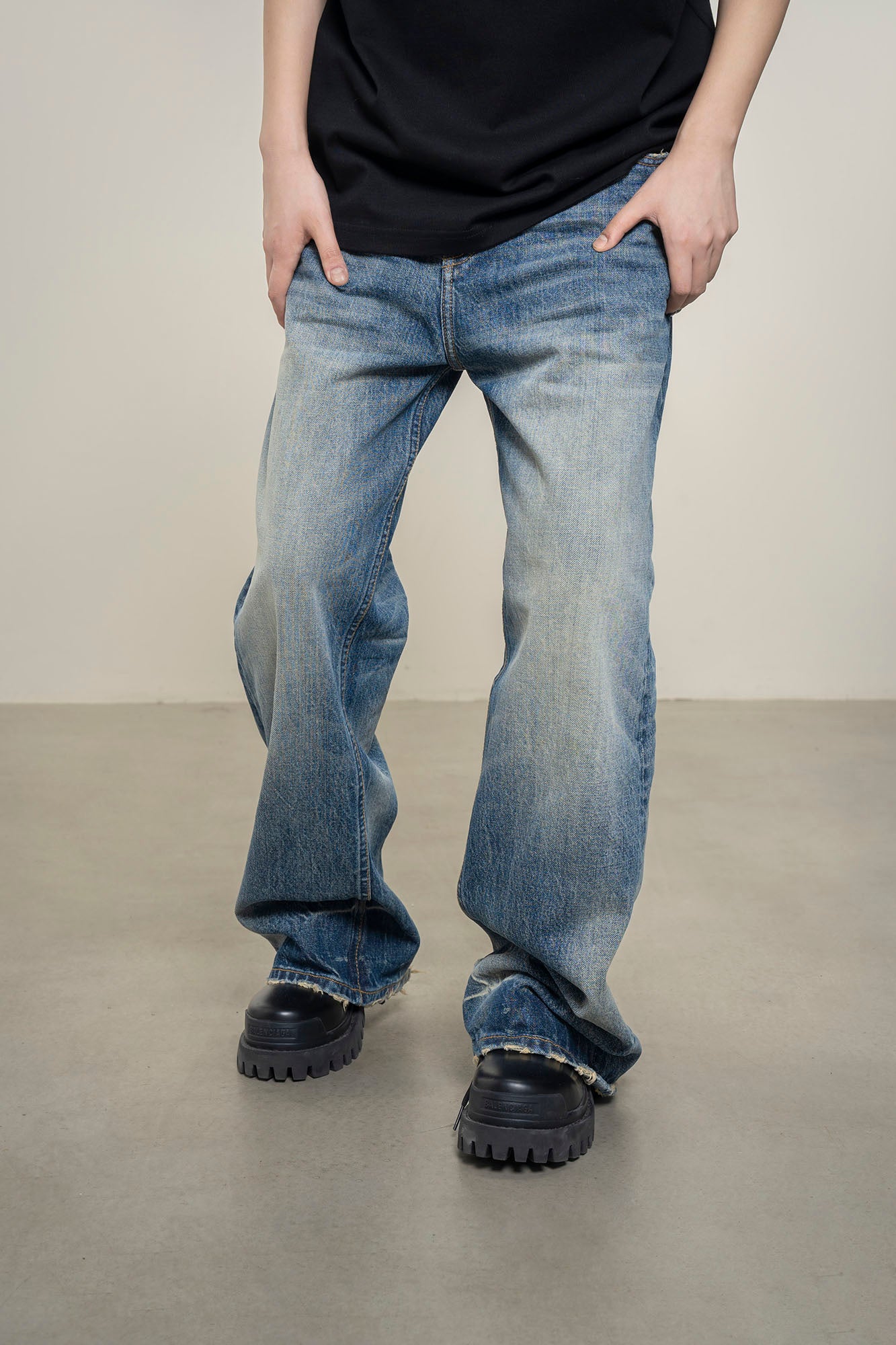 MAKEMORE Retro Washed Frayed Edge Jeans